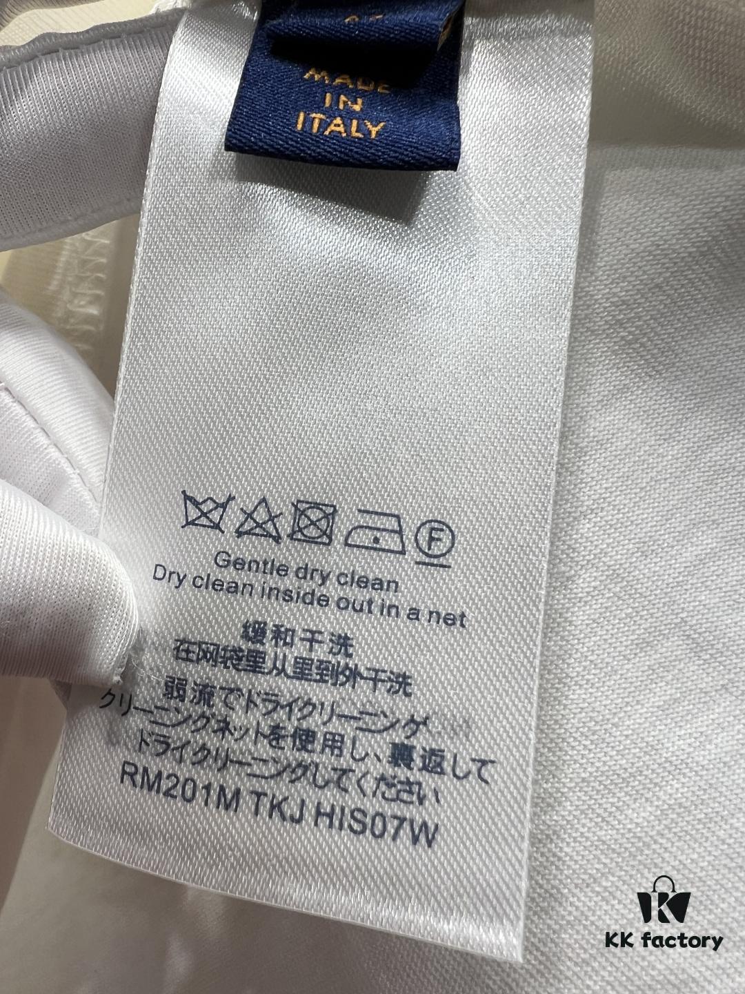 6930fb096e68136f4d9b4638 Louis Vuitton Logo-Embellished Short Sleeve T-Shirt