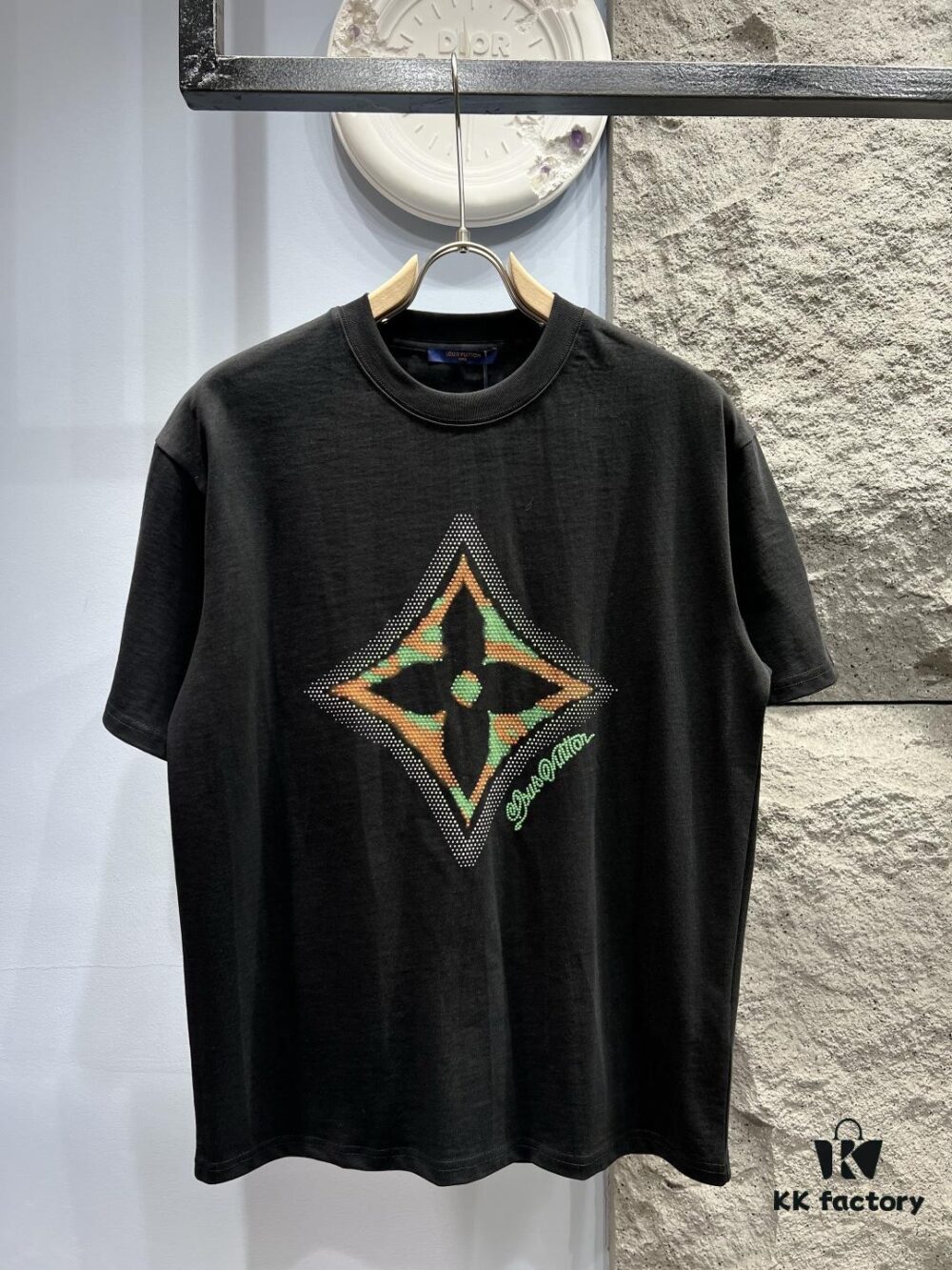 6930fb0c6e68136f4d9b463c Louis Vuitton Monogram Print Short-Sleeve T-Shirt