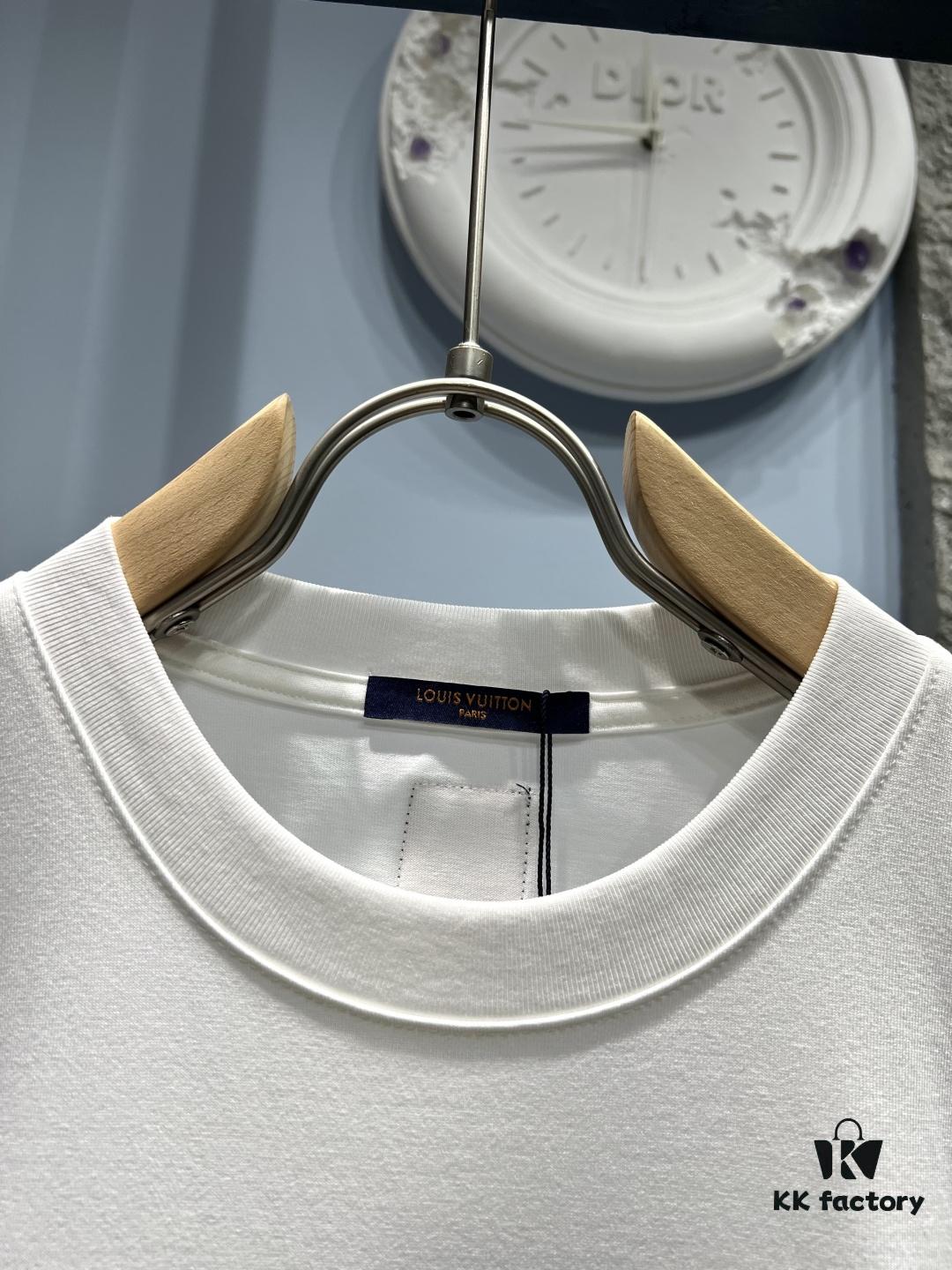 6930fb146e68136f4d9b4644 Louis Vuitton Short Sleeve T-Shirt with Leather Patch Signature Detail