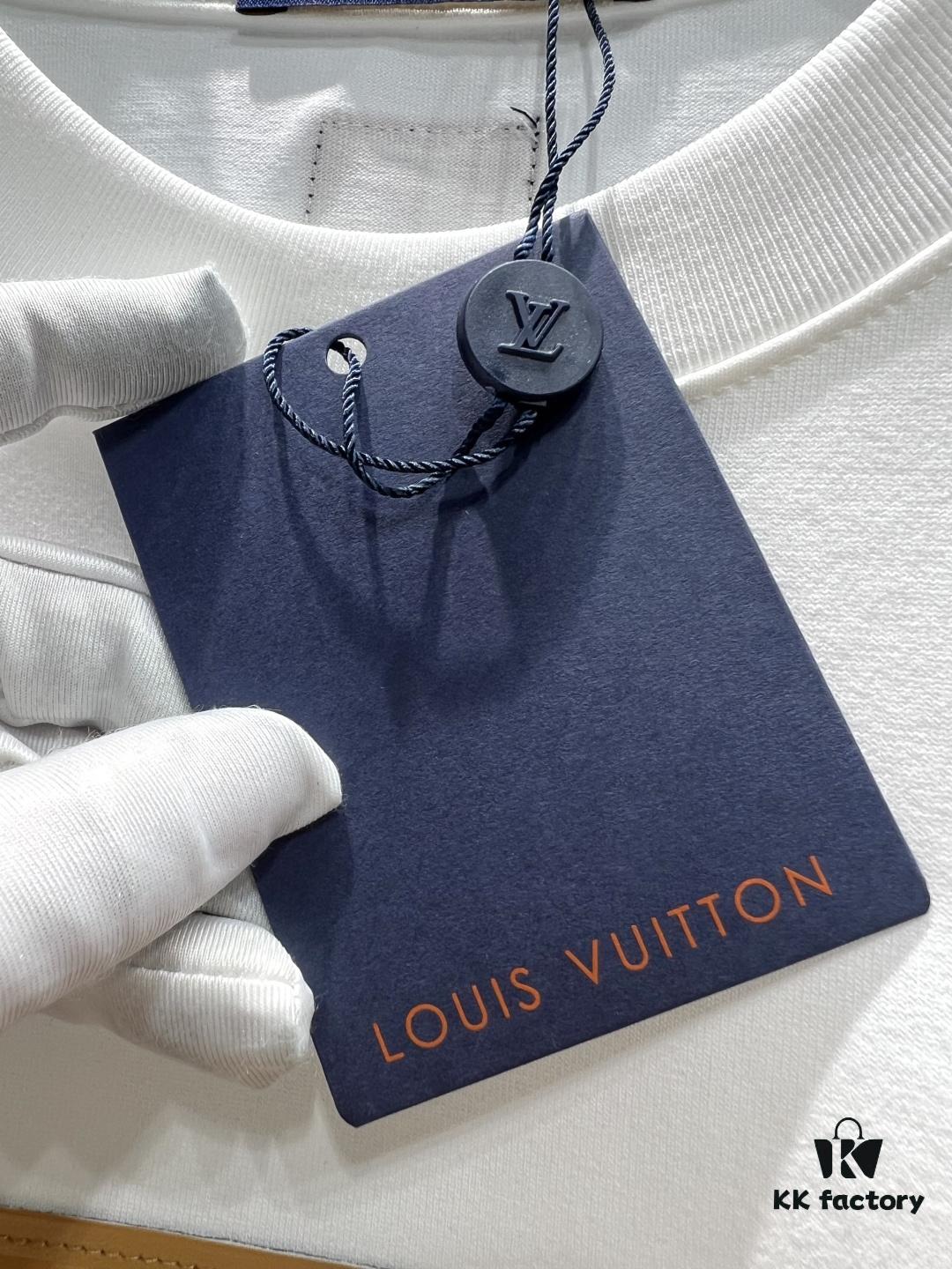 6930fb196e68136f4d9b4649 Louis Vuitton Short Sleeve T-Shirt with Leather Patch Signature Detail