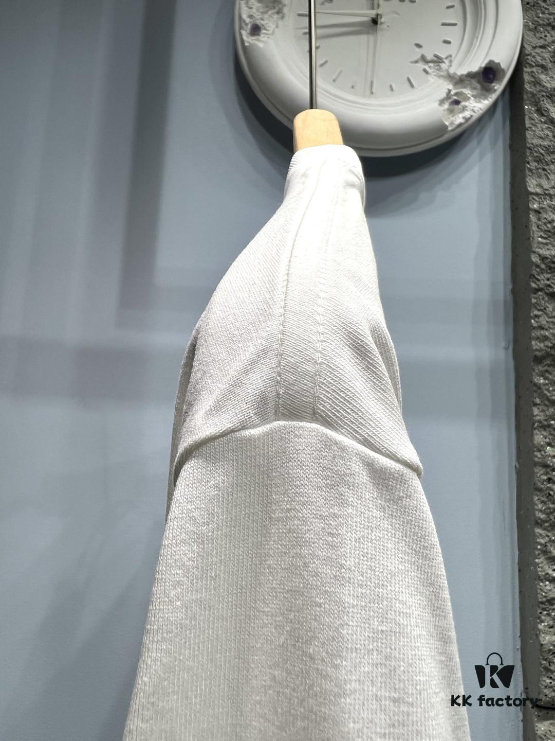 6930fb1f6e68136f4d9b464f Louis Vuitton Short Sleeve T-Shirt with Leather Patch Signature Detail