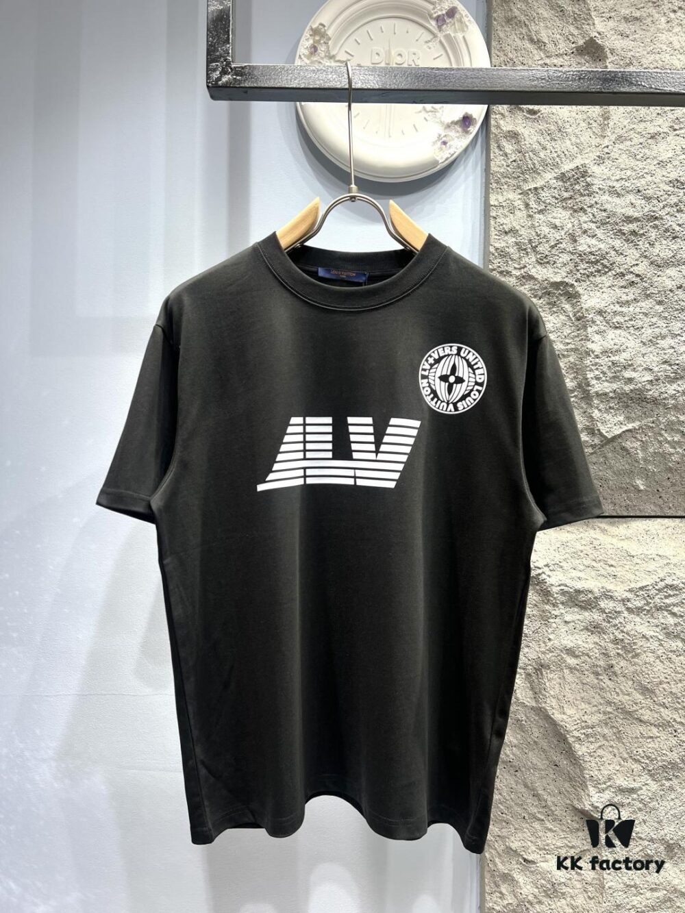 6930fb546e68136f4d9b4681 Louis Vuitton Printed Logo Short-Sleeve T-Shirt