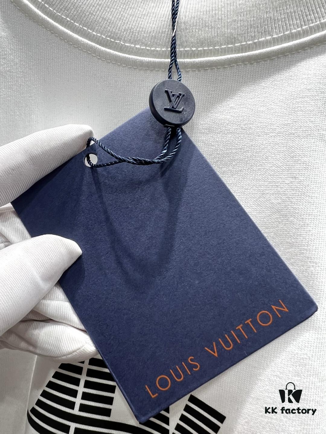 6930fb546e68136f4d9b4682 Louis Vuitton Printed Logo Short-Sleeve T-Shirt