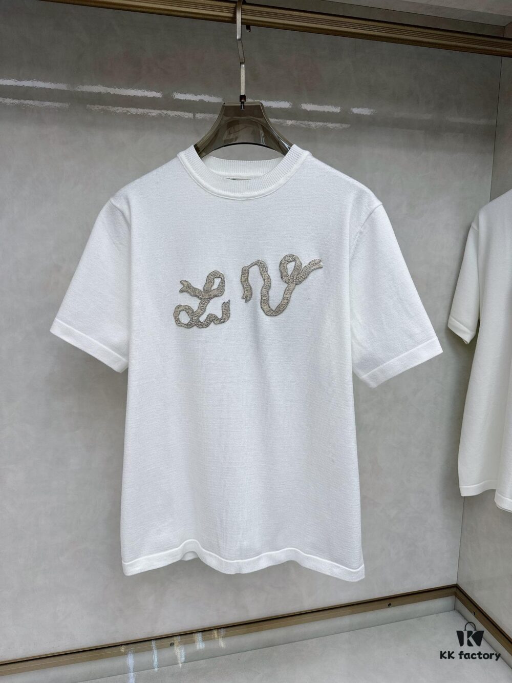 6930fb6e6e68136f4d9b469c LV 2025SS New Arrival Short Sleeve T-Shirt, Fashionable and Stylish, Minimalist Versatile Design
