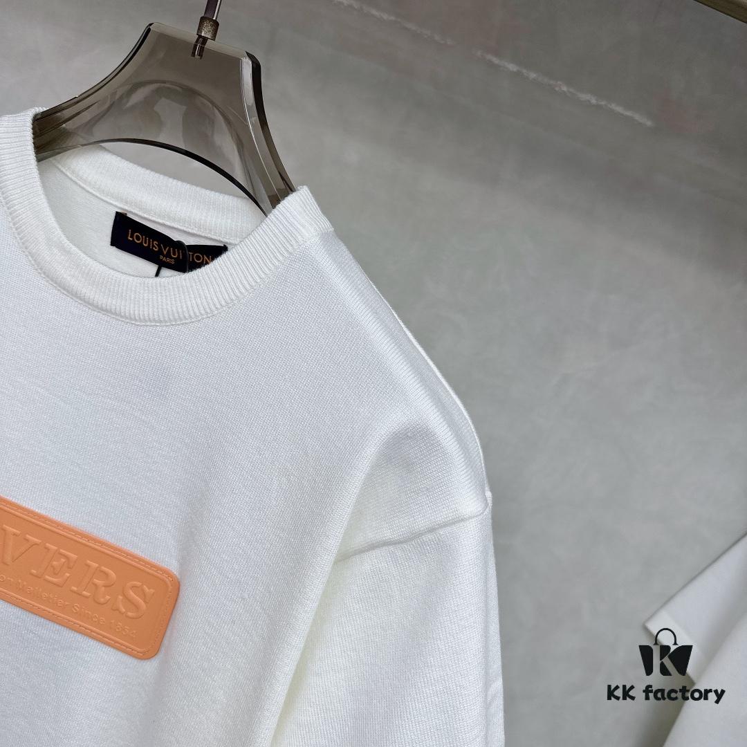 6930fb766e68136f4d9b46a6 LV Louis Vuitton Embossed Leather Patch Knitted Short-Sleeve T-Shirt