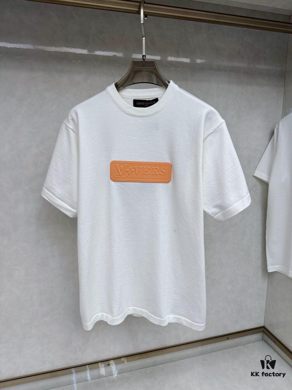 6930fb776e68136f4d9b46a7 LV Louis Vuitton Embossed Leather Patch Knitted Short-Sleeve T-Shirt