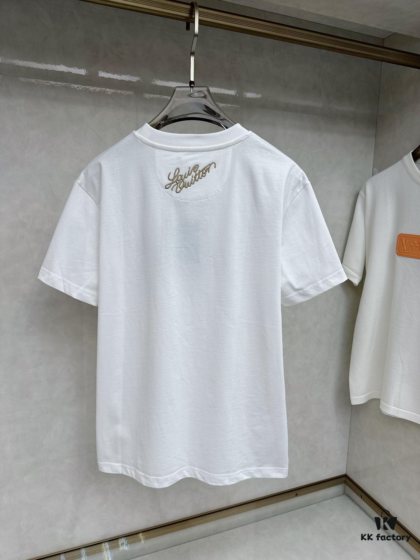 6930fb826e68136f4d9b46b6 LV 2025 SS New Arrival Short Sleeve T-Shirt, Stylish and Minimalist Design