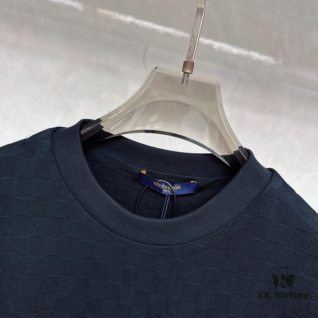6930fb8c6e68136f4d9b46c1 LV 2025 SS New Arrival Short Sleeve T-Shirt, Fashionable and Stylish, Minimalist Versatile Design