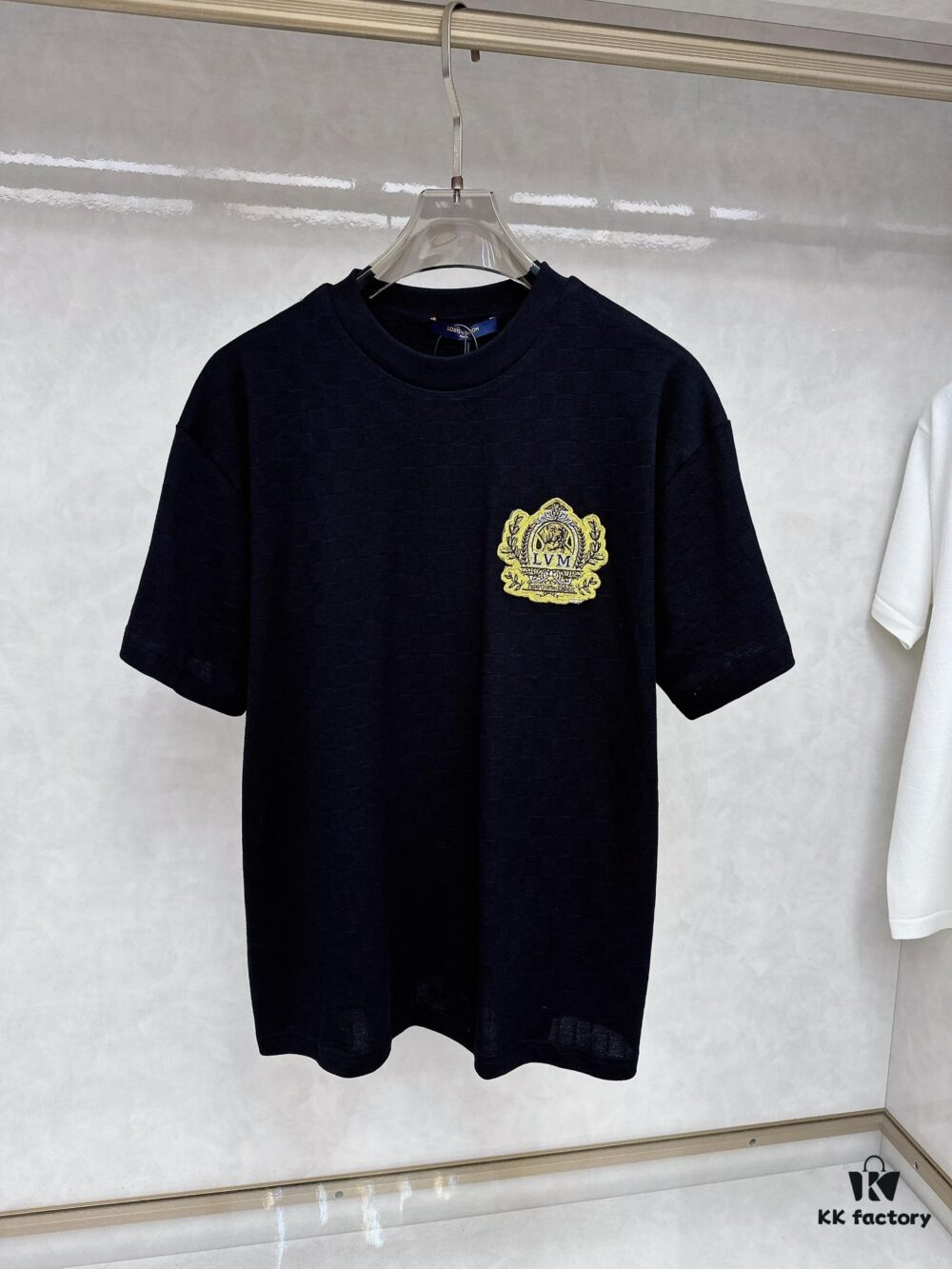 6930fb8d6e68136f4d9b46c2 LV 2025 SS New Arrival Short Sleeve T-Shirt, Fashionable and Stylish, Minimalist Versatile Design