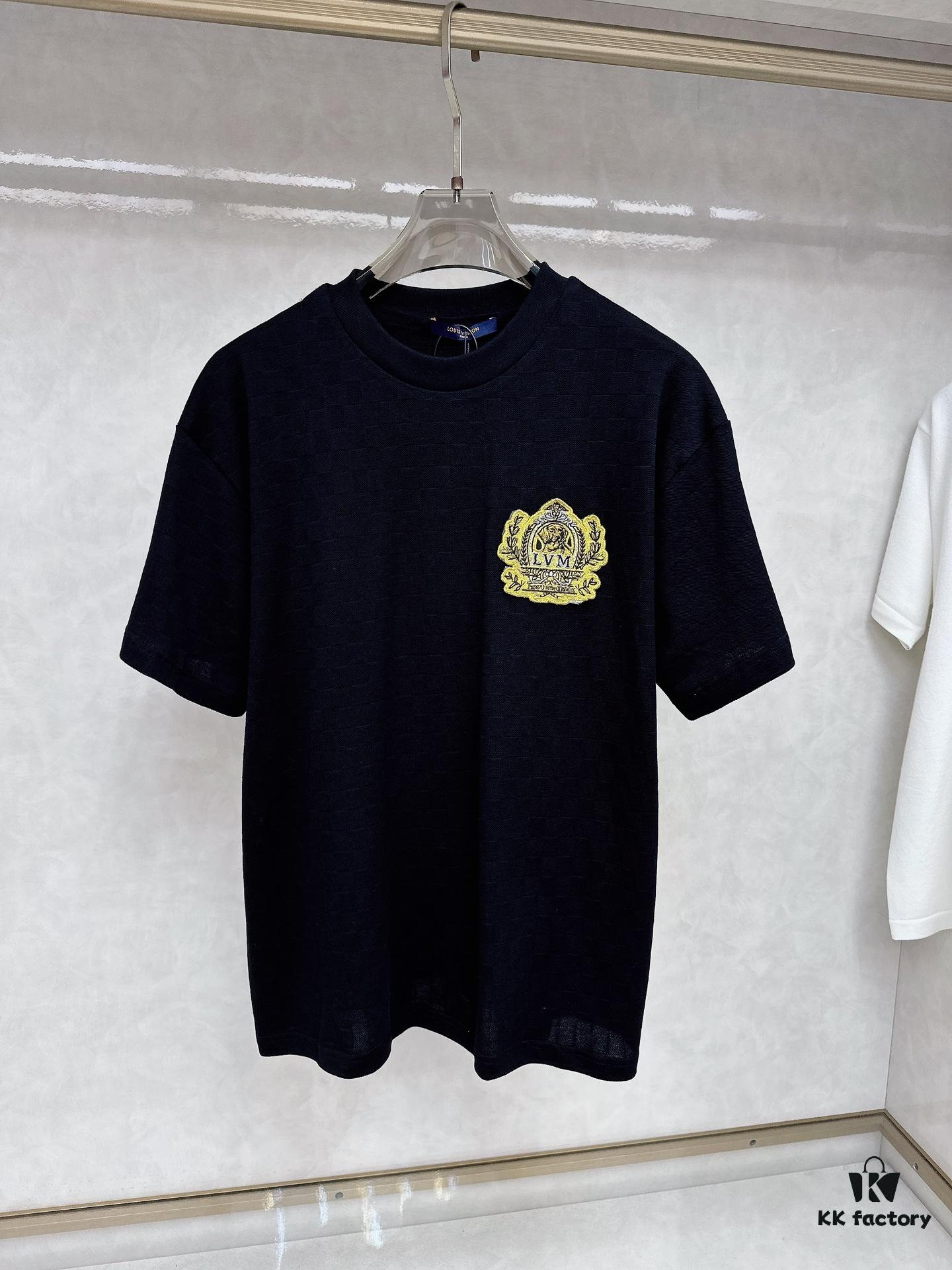 6930fb8d6e68136f4d9b46c2 LV 2025 SS New Arrival Short Sleeve T-Shirt, Fashionable and Stylish, Minimalist Versatile Design
