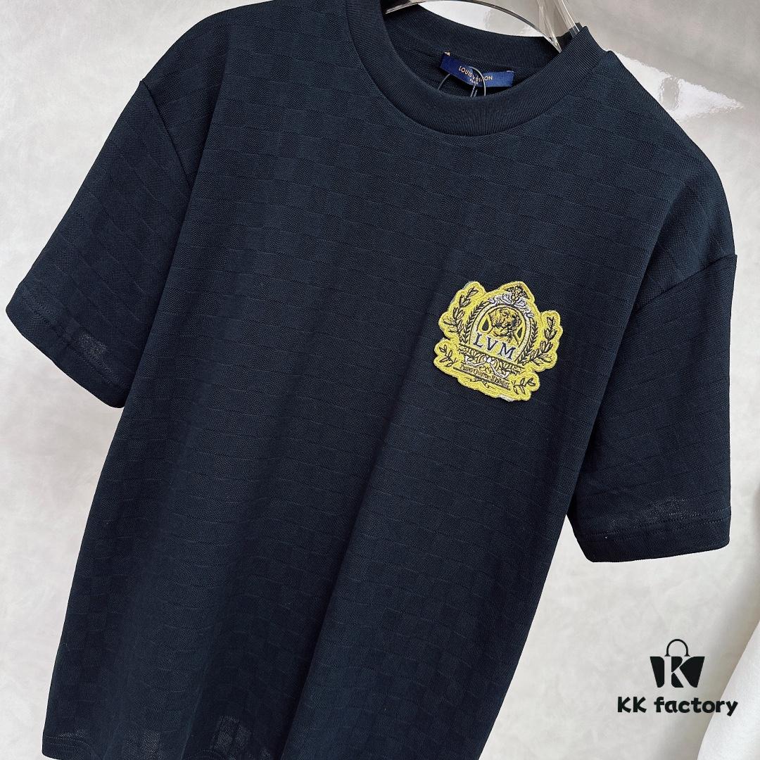 6930fb916e68136f4d9b46c4 LV 2025 SS New Arrival Short Sleeve T-Shirt, Fashionable and Stylish, Minimalist Versatile Design