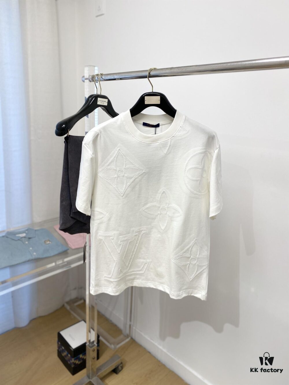 6930fb936e68136f4d9b46c7 Louis Vuitton 2025 Newest Short-Sleeve T-Shirt, Stylish and Fashionable, Top-Quality Digital Positioning Embroidered Logo, Simple and Versatile Design