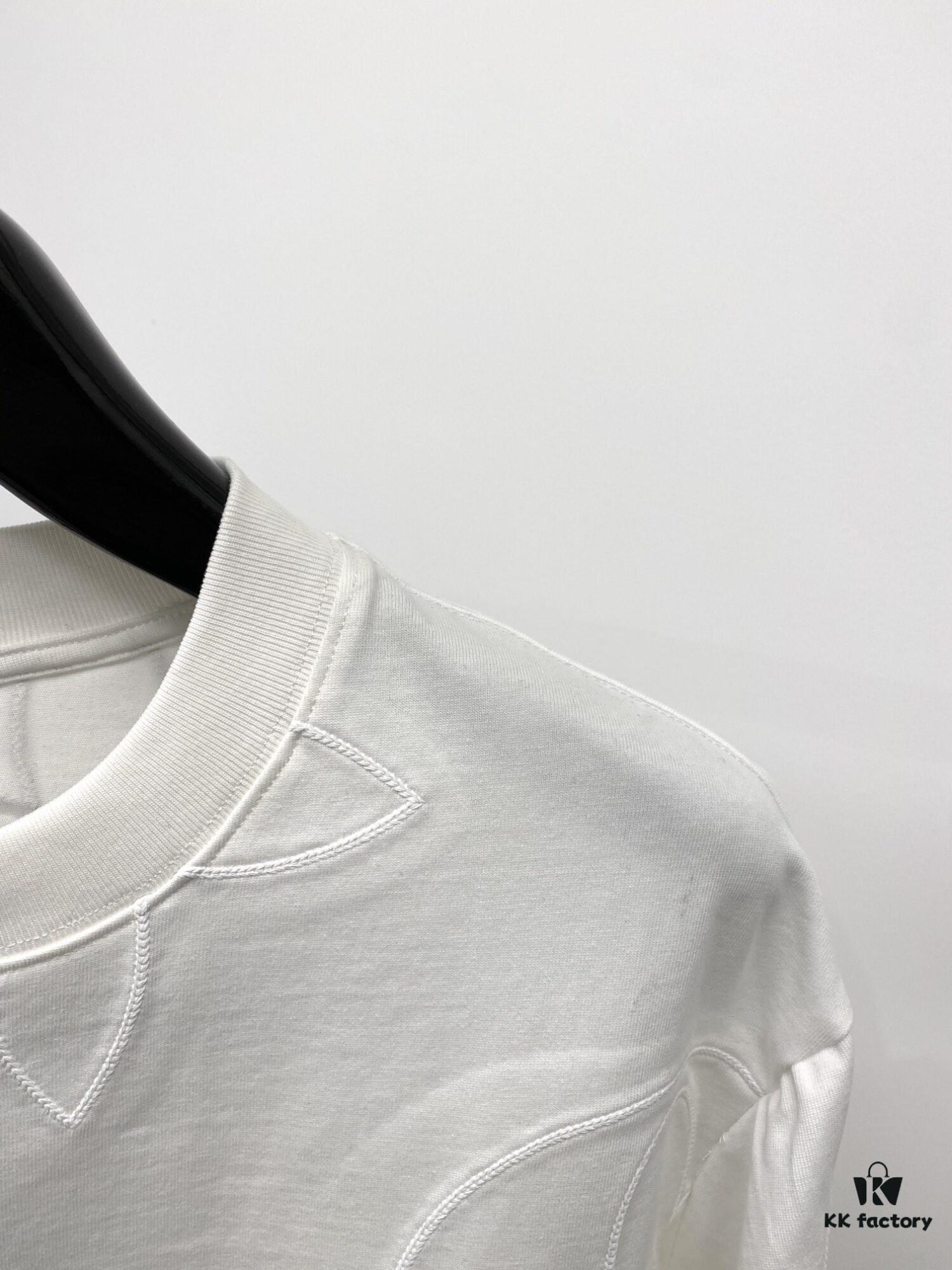 6930fb946e68136f4d9b46c8 Louis Vuitton 2025 Newest Short-Sleeve T-Shirt, Stylish and Fashionable, Top-Quality Digital Positioning Embroidered Logo, Simple and Versatile Design