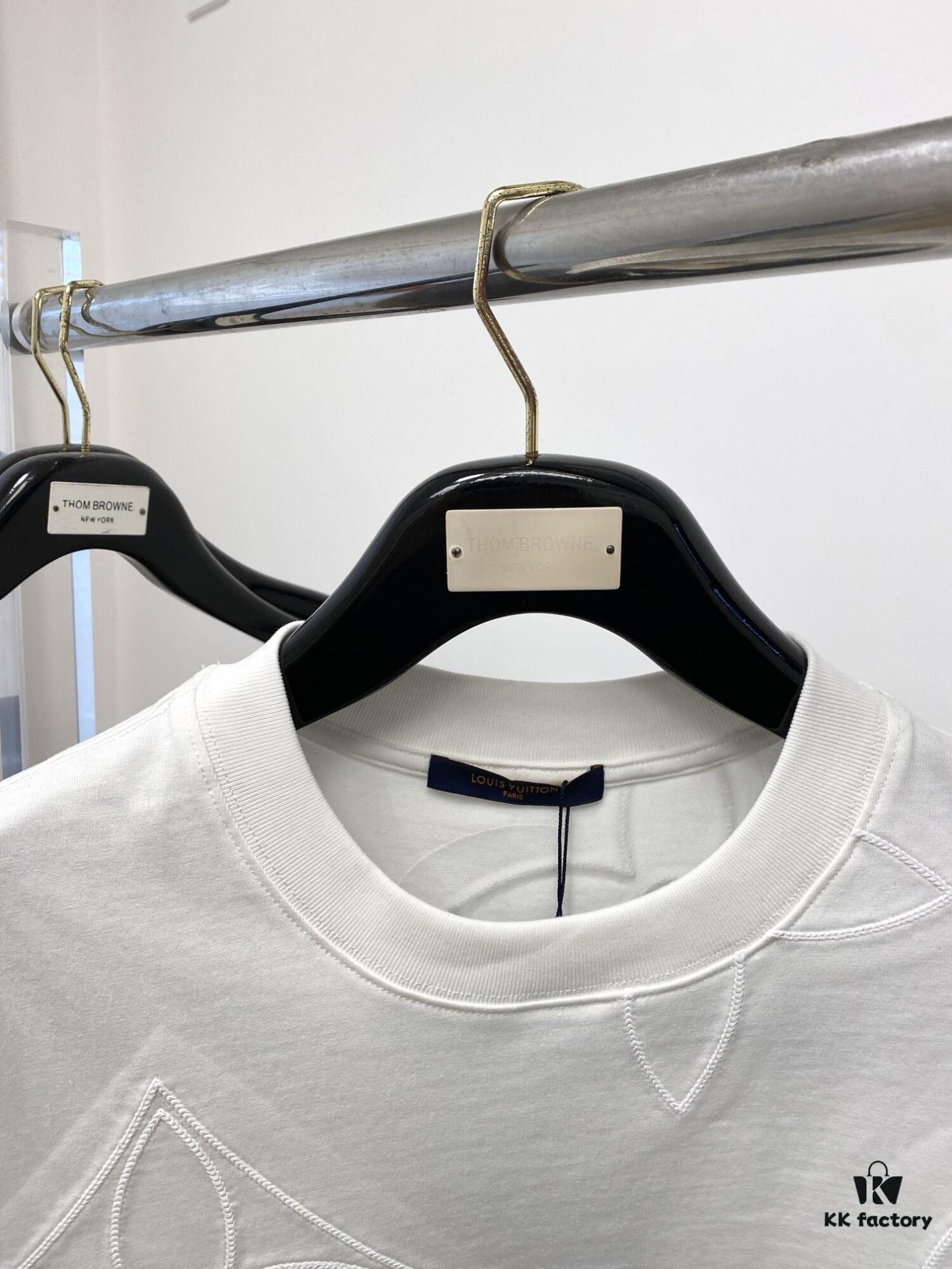 6930fb946e68136f4d9b46c9 Louis Vuitton 2025 Newest Short-Sleeve T-Shirt, Stylish and Fashionable, Top-Quality Digital Positioning Embroidered Logo, Simple and Versatile Design