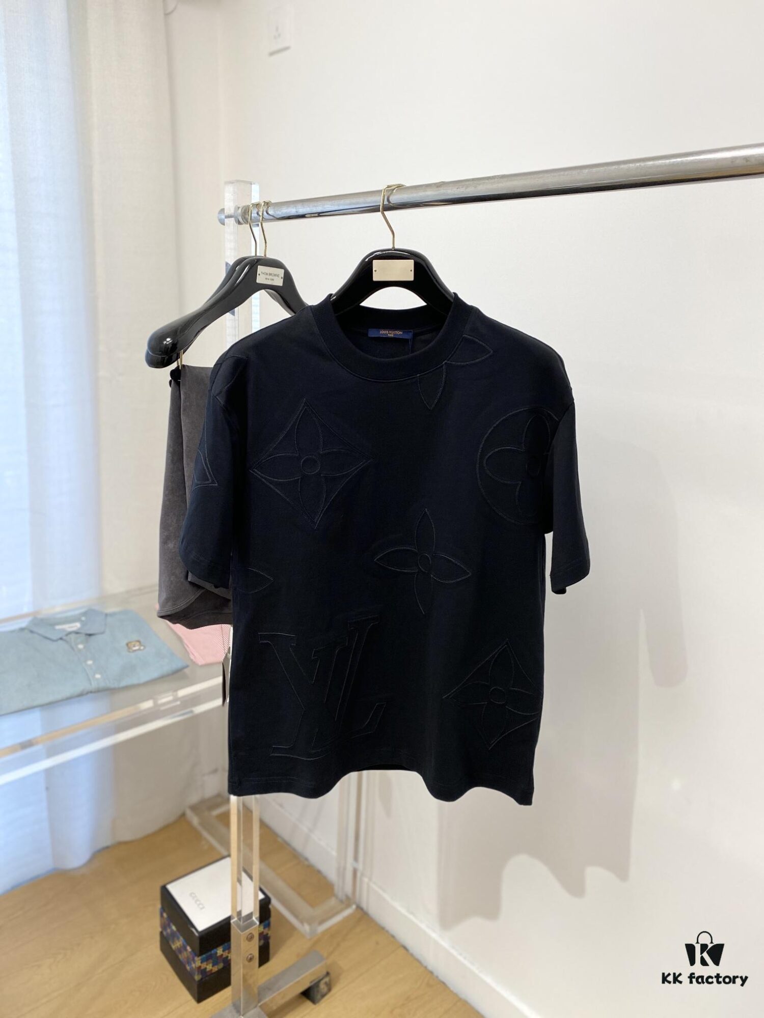 6930fb9c6e68136f4d9b46ce Louis Vuitton 2025 Newest Short-Sleeve T-Shirt, Stylish and Fashionable, Top-Quality Digital Positioning Embroidered Logo, Simple and Versatile Design