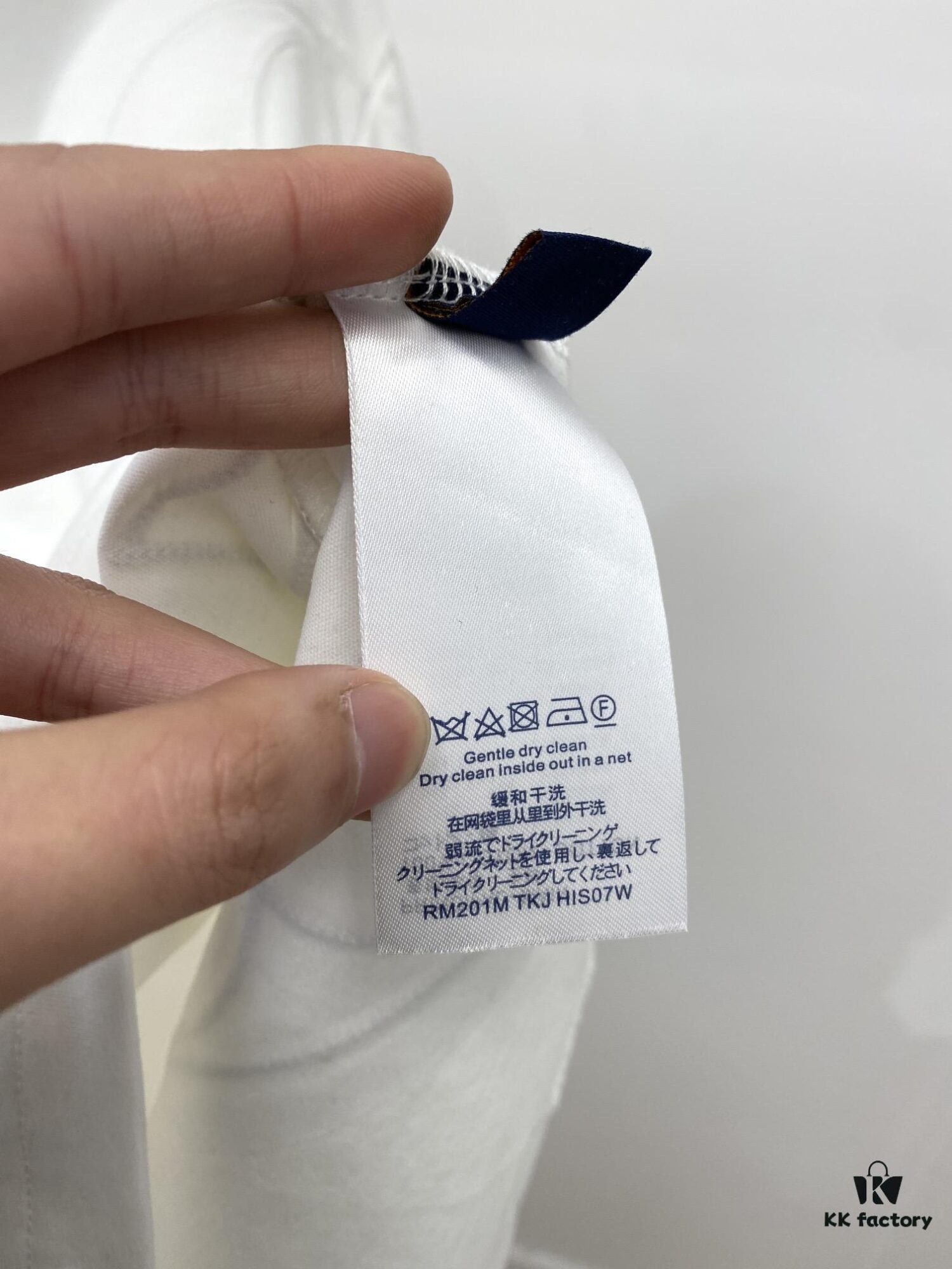 6930fb9c6e68136f4d9b46cf Louis Vuitton 2025 Newest Short-Sleeve T-Shirt, Stylish and Fashionable, Top-Quality Digital Positioning Embroidered Logo, Simple and Versatile Design