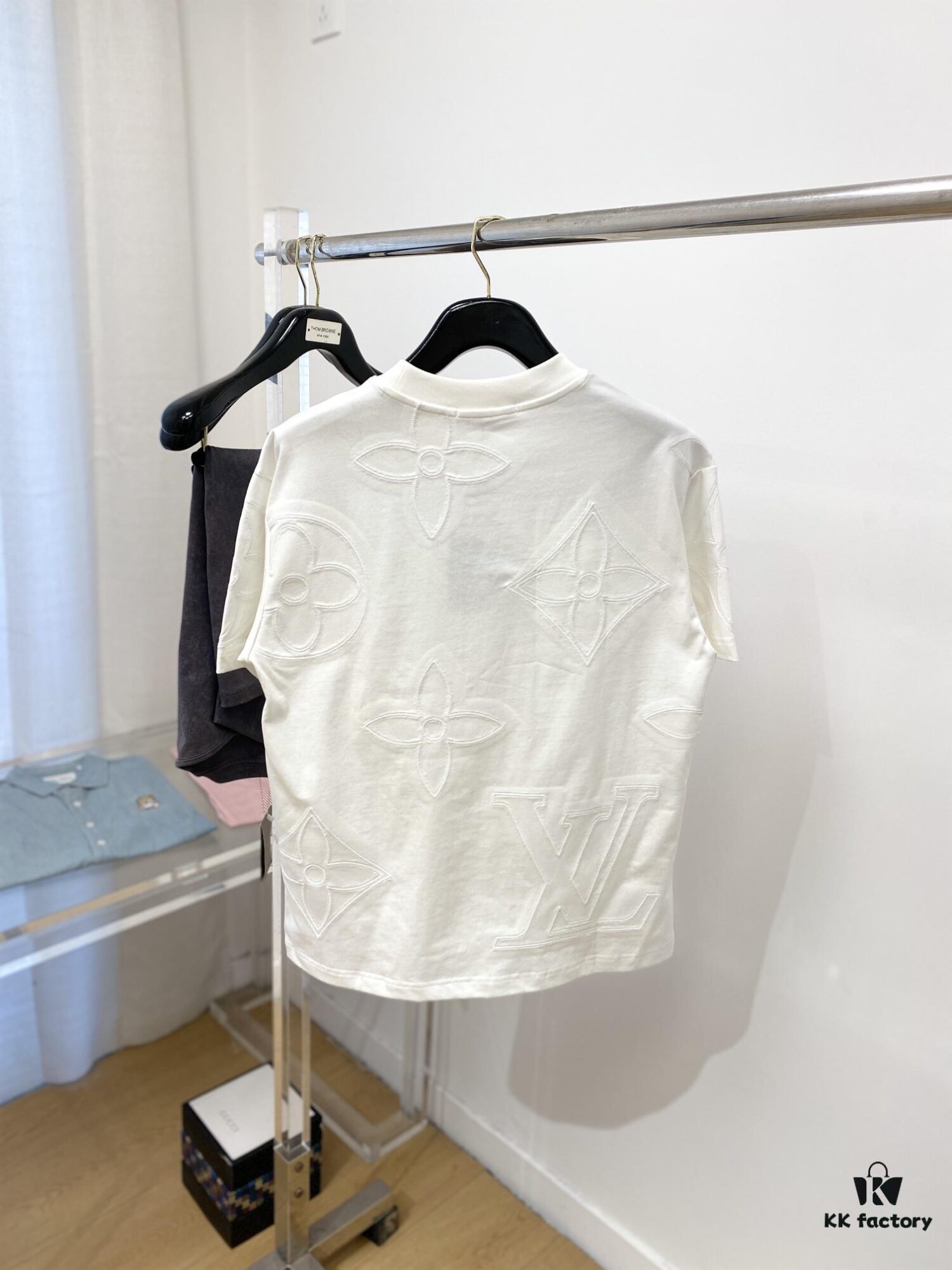 6930fb9c6e68136f4d9b46d1 Louis Vuitton 2025 Newest Short-Sleeve T-Shirt, Stylish and Fashionable, Top-Quality Digital Positioning Embroidered Logo, Simple and Versatile Design