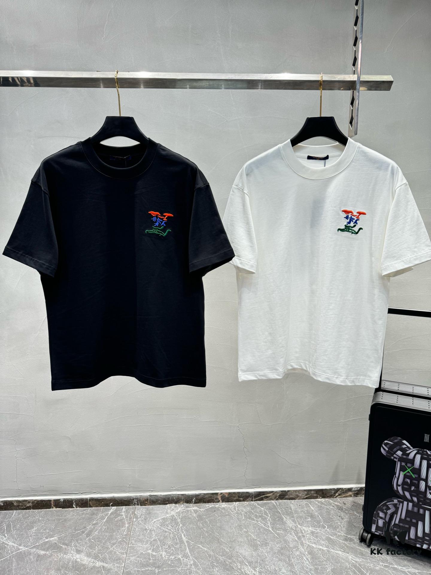 6930fba46e68136f4d9b46da LVPAI 25SS New Round Neck T-Shirt! Must-Have for Fashion Enthusiasts! Colorful Embroidered Letters, Classic Colors Combine for Stylish and Trendy Look. Youthful and Energetic Overall Appearance! Crafted from 280g Cotton, Offers Exceptional Comfort in Wear and Touch, With Fine and Textured Hand Feel!