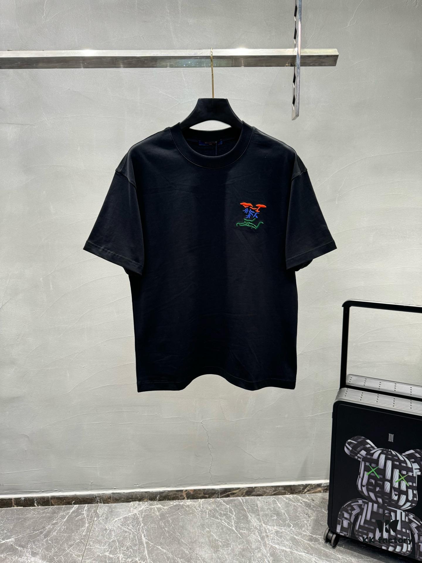 6930fba86e68136f4d9b46db LVPAI 25SS New Round Neck T-Shirt! Must-Have for Fashion Enthusiasts! Colorful Embroidered Letters, Classic Colors Combine for Stylish and Trendy Look. Youthful and Energetic Overall Appearance! Crafted from 280g Cotton, Offers Exceptional Comfort in Wear and Touch, With Fine and Textured Hand Feel!