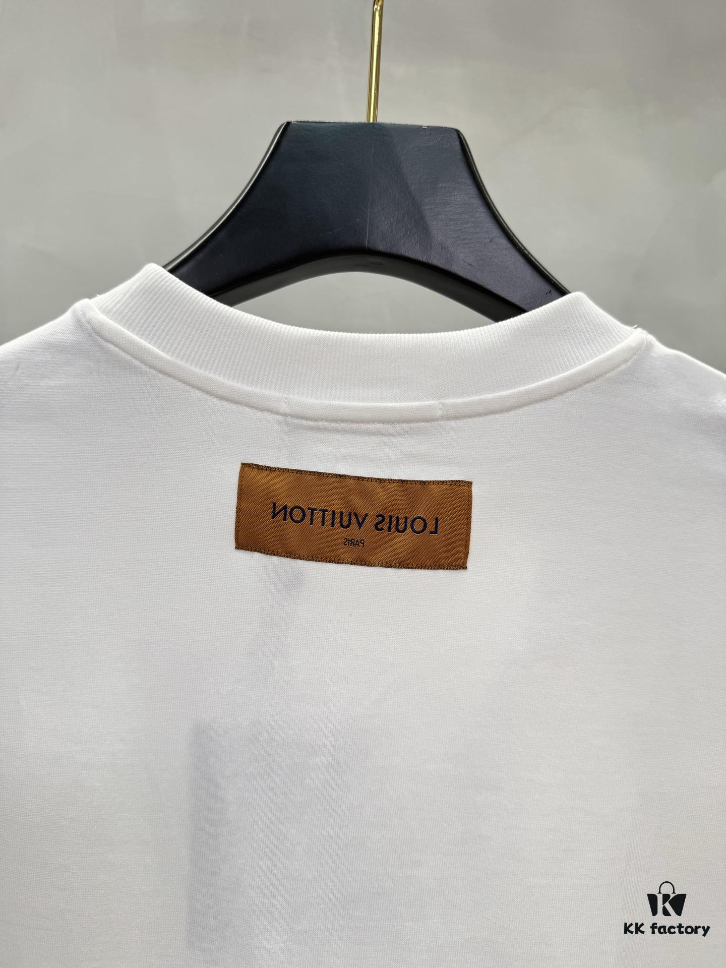 6930fbb86e68136f4d9b46ea Lv Pai 25SS New Arrival Round Neck T-Shirt! Must-Have for Fashion Enthusiasts! Custom Brand Letter Embossed Rubber Print on Chest. Classic Color Combination, Stylish and Attractive. Youthful and Energetic Overall Look! Crafted from 280g Cotton Fabric, Offering Exceptional Comfort and a Soft, Premium Touch.