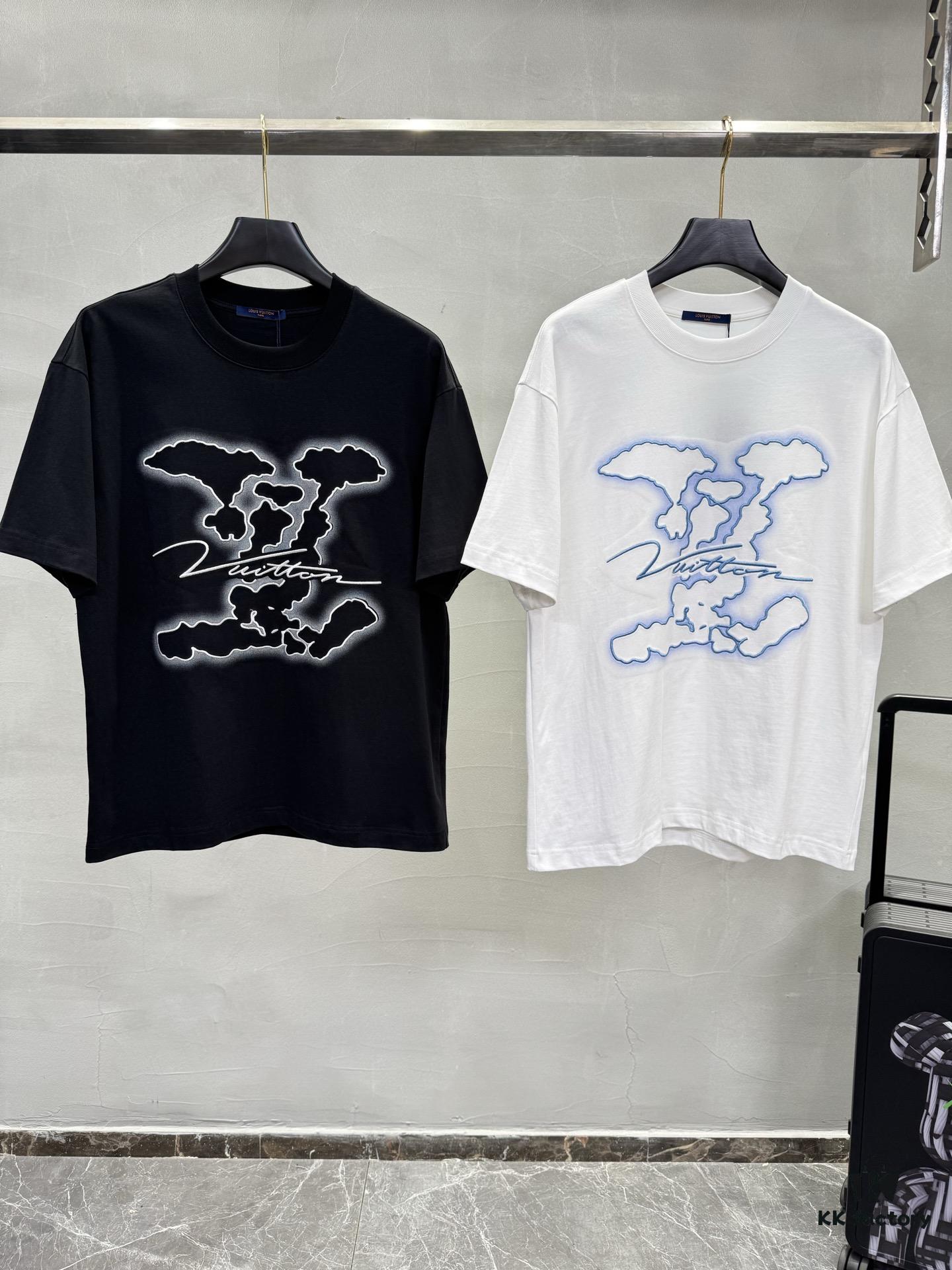 6930fbbe6e68136f4d9b46f2 1V 25SS Spring New Arrival T-Shirt! 260g High-Density Cloud-Embroidered Cotton Fabric, Comfortable Wear. Minimalist Design, Fashionable and Trendy. Slightly Oversized Fit for Casual Comfort, Suitable for Various Occasions. Whether Shopping, Gathering with Friends or Relaxing, This T-Shirt Adds Style and Personality to Your Look.