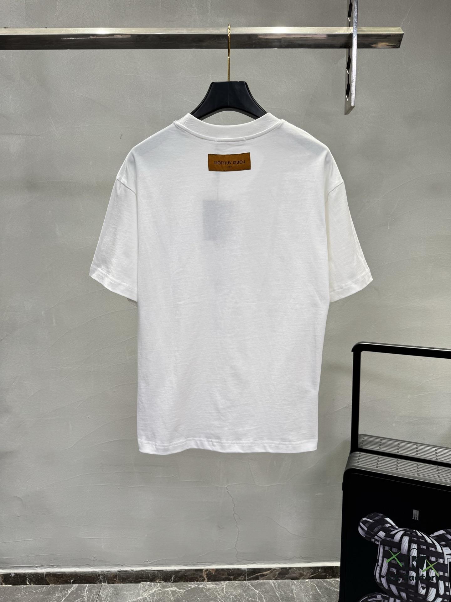 6930fbc26e68136f4d9b46f6 1V 25SS Spring New Arrival T-Shirt! 260g High-Density Cloud-Embroidered Cotton Fabric, Comfortable Wear. Minimalist Design, Fashionable and Trendy. Slightly Oversized Fit for Casual Comfort, Suitable for Various Occasions. Whether Shopping, Gathering with Friends or Relaxing, This T-Shirt Adds Style and Personality to Your Look.