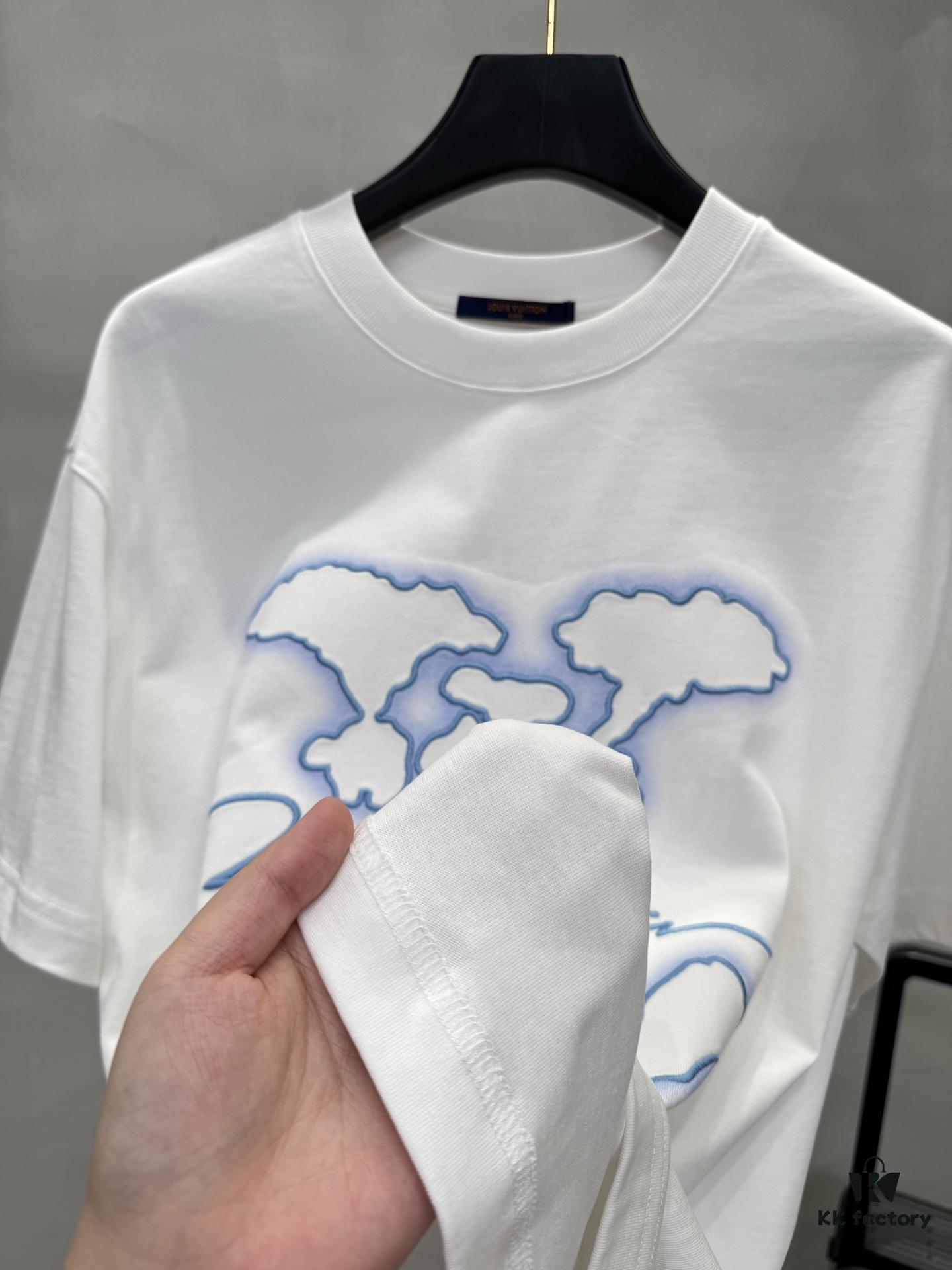 6930fbc36e68136f4d9b46f7 1V 25SS Spring New Arrival T-Shirt! 260g High-Density Cloud-Embroidered Cotton Fabric, Comfortable Wear. Minimalist Design, Fashionable and Trendy. Slightly Oversized Fit for Casual Comfort, Suitable for Various Occasions. Whether Shopping, Gathering with Friends or Relaxing, This T-Shirt Adds Style and Personality to Your Look.