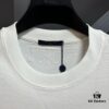 6930fbc76e68136f4d9b46fc LV Louis Vuitton Spring/Summer 2025 New Arrival Classic T-Shirt! Made from 26g high-density pure cotton fabric for exceptional comfort. Features a minimalist, stylish design with a slightly loose fit, offering a relaxed and versatile silhouette perfect for various occasions. Ideal for shopping, gatherings, or casual outings, this T-shirt adds a touch of fashion and individuality to your look.