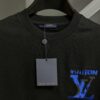 6930fbe06e68136f4d9b471a LV Louis Vuitton Spring/Summer 2025 New Arrival Classic T-Shirt! 260g High-Grammage Pure Cotton Fabric for Comfortable Wear. Minimalist Design, Fashion-Forward and Trendy. Slightly Relaxed Fit for Casual Comfort, Suitable for Various Occasions. Whether Shopping, Gathering with Friends, or Relaxing, This T-Shirt Adds a Touch of Style and Individuality to Your Look.