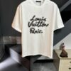6930fbe66e68136f4d9b4720 Louis Vuitton LV 25SS Spring Collection Classic New Arrival T-Shirt! 260g High-Grammage Pure Cotton Fabric, Comfortable Wear. Minimalist Design, Stylish and Trendy. Slightly Oversized Fit for a Relaxed, Casual Look, Perfect for Various Occasions. Whether Shopping, Socializing, or Enjoying Leisure Time, This T-Shirt Adds a Touch of Fashion and Individuality.