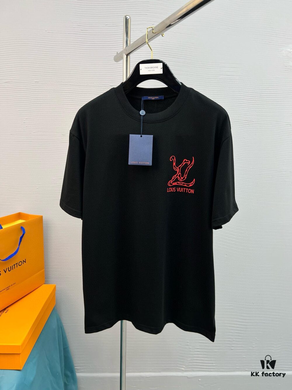 6930fbf16e68136f4d9b472a High-Quality LV 25SS Screen-Printed Premium Craftsmanship Classic Color T-Shirt!! A vibrant and youthful new arrival from the latest teddy bear collection, featuring high-standard printing with strong three-dimensional color transitions. Made from selected 280g pure cotton fabric for soft comfort. Perfectly matches jeans, chinos, or shorts—ideal for spring and summer wear.