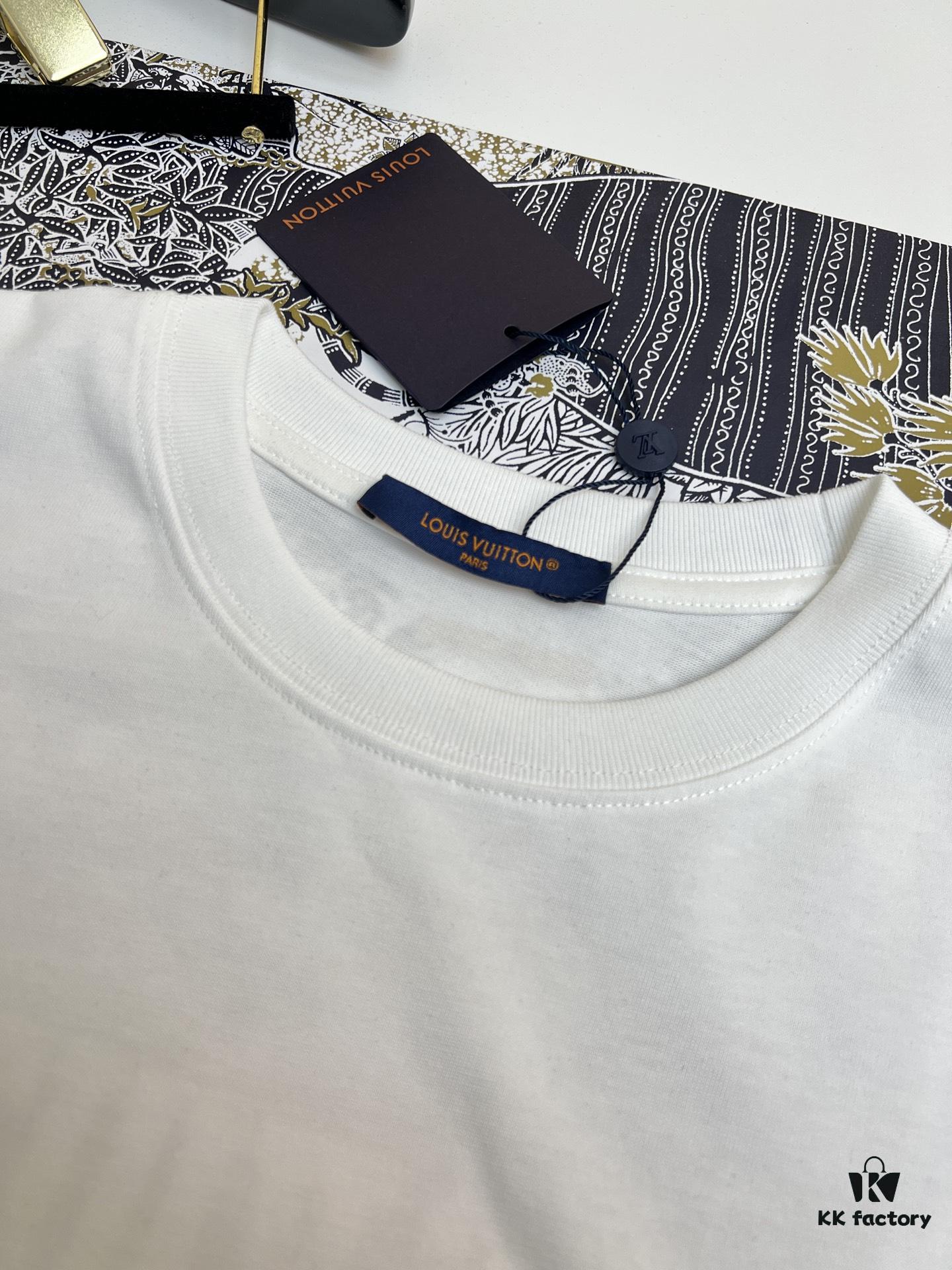 6930fc0a6e68136f4d9b4741 High-Quality LV 25SS Classic Color T-Shirt New Arrival! This vibrant and youthful design is full of energy, featuring the latest season's signature bear series. Crafted with premium 280g 100% cotton fabric and advanced printing technology for a highly dimensional color transition. Ideal for spring and summer, perfectly matches jeans, chinos, or shorts — a must-have wardrobe staple.