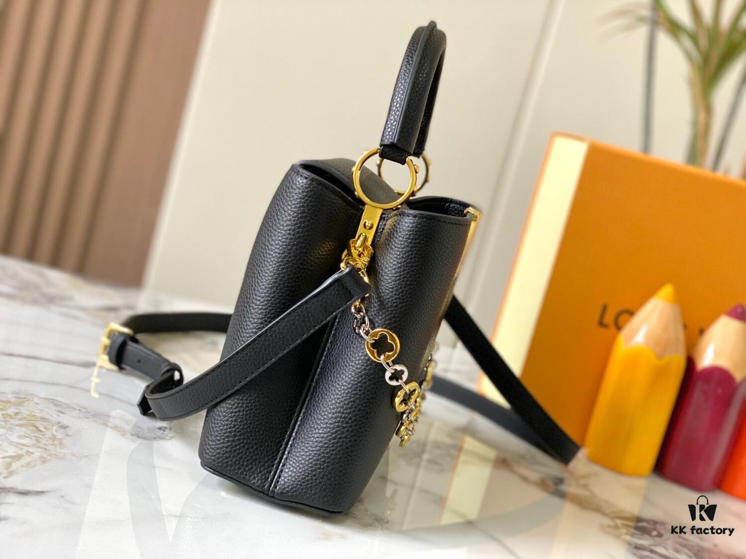 693106cb908475d562cd8db8 Top Quality Original Guangzhou Stock 🇫🇷 M12936 Capucines BB Handbag