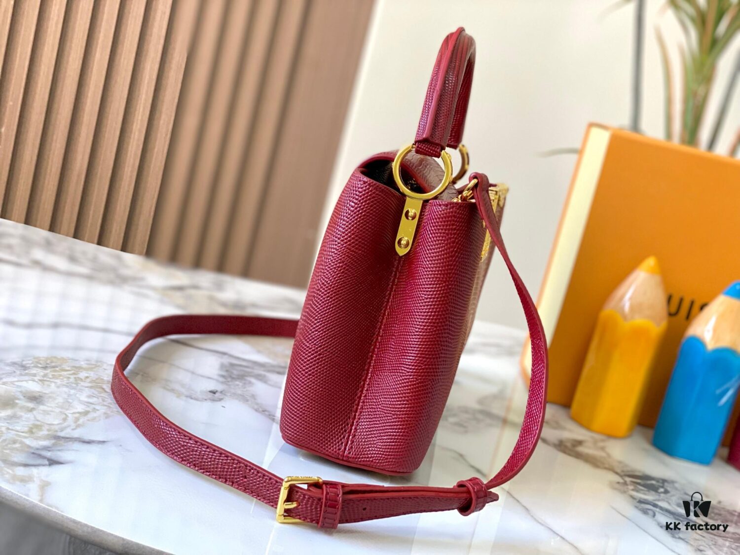 69310701908475d562cd8dbd Top-Grade Original Guangzhou Stock M12297 Burgundy Lizard Skin with Gold Diamond Crown ▲ This Capucines BB Bag Exquisitely Combines Luxurious Lizard Exterior, Soft Lamb Leather Lining, and Lustrous Metallic Hardware