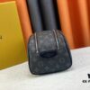 6931073f908475d562cd8dc5 Exclusive Louis Vuitton Neymar-Inspired Dual-Zip Cosmetic Pouch, Favored by Stars, Made of Soft Monogram Canvas