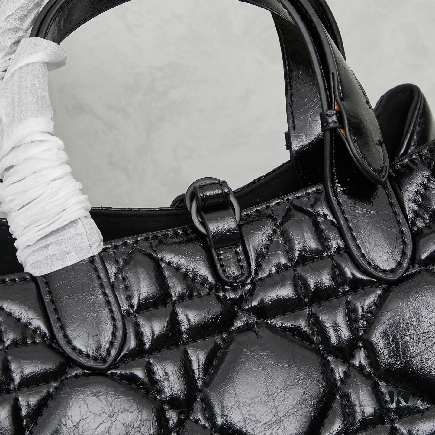 69310863908475d562cd8df3 Medium-sized Oil-Waxed Calfskin Dior Toujours Bag