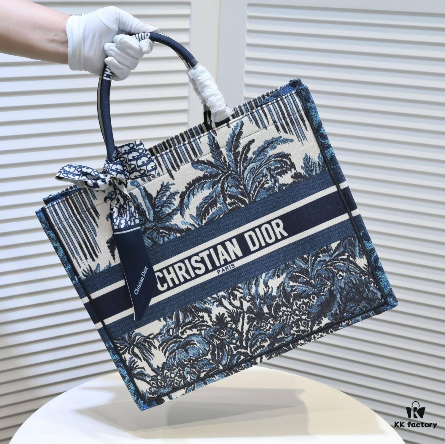 69310926908475d562cd8e0f Large Size with Silk Scarf 🔥 Embroidered Edge ➔ Dior New Arrival Shopping Tote! Counter Version Updated Synchronously! Limited Edition Worn by Celebrities! Extremely Stylish! Premium Imported Fabric, High-End Quality! Indistinguishable from Counter Purchase! Extra-Large Capacity, Ideal for Outings!