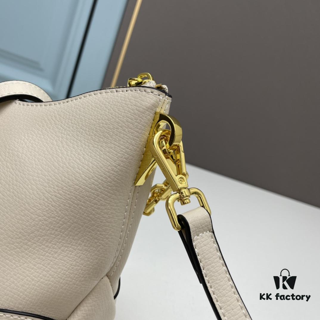 69310a54908475d562cd8e39 PRADA Must-Have Horn Bag with Detachable Chain Strap – A Perfect Blend of Vintage and Modern Fashion