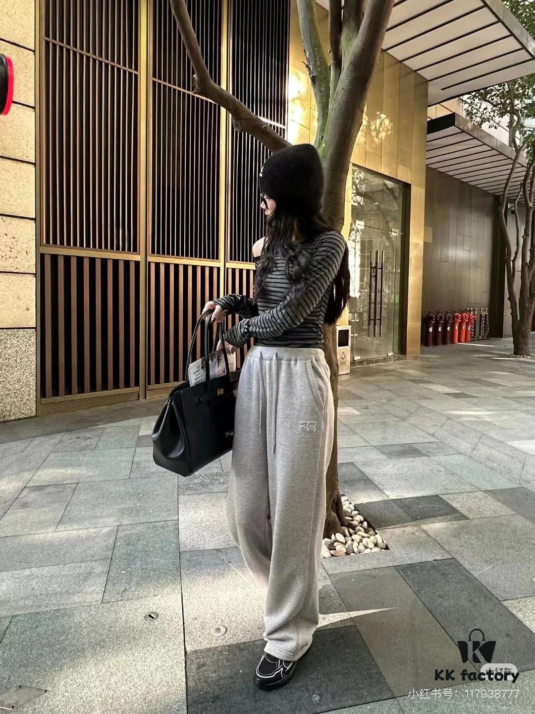 69310bbb908475d562cd8e76 Vlog 🛍️ Details | Balenciaga Bel Air, Simple and Stylish