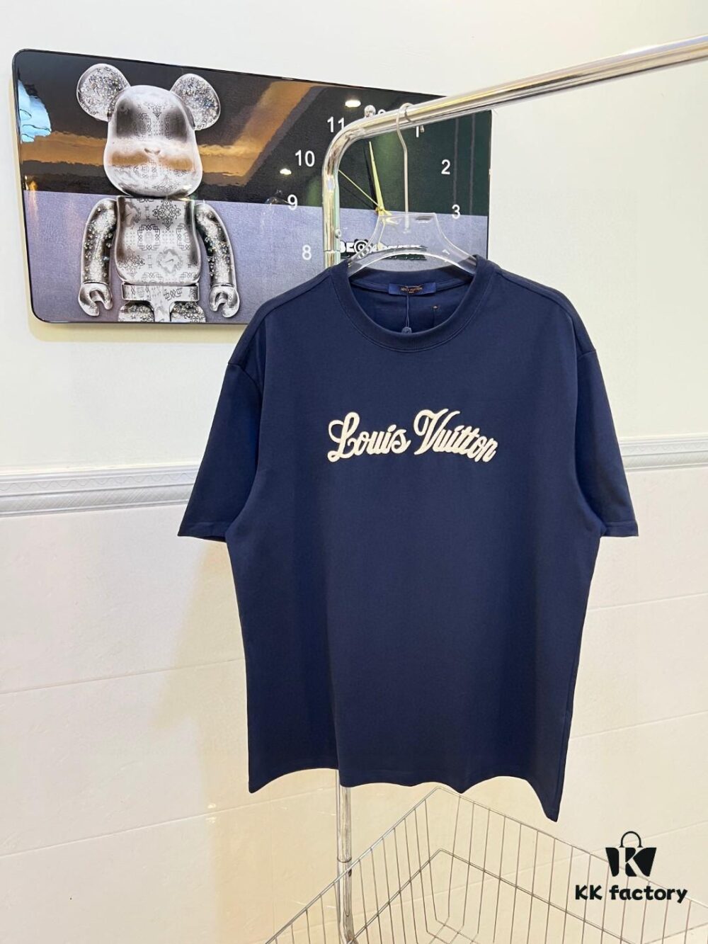 69310d70908475d562cd8eb8 LOUIS VUITTON Embroidered Signature Short-Sleeve T-Shirt