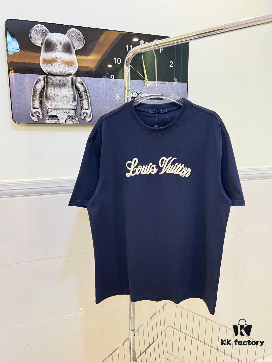 69310d70908475d562cd8eb8 LOUIS VUITTON Embroidered Signature Short-Sleeve T-Shirt