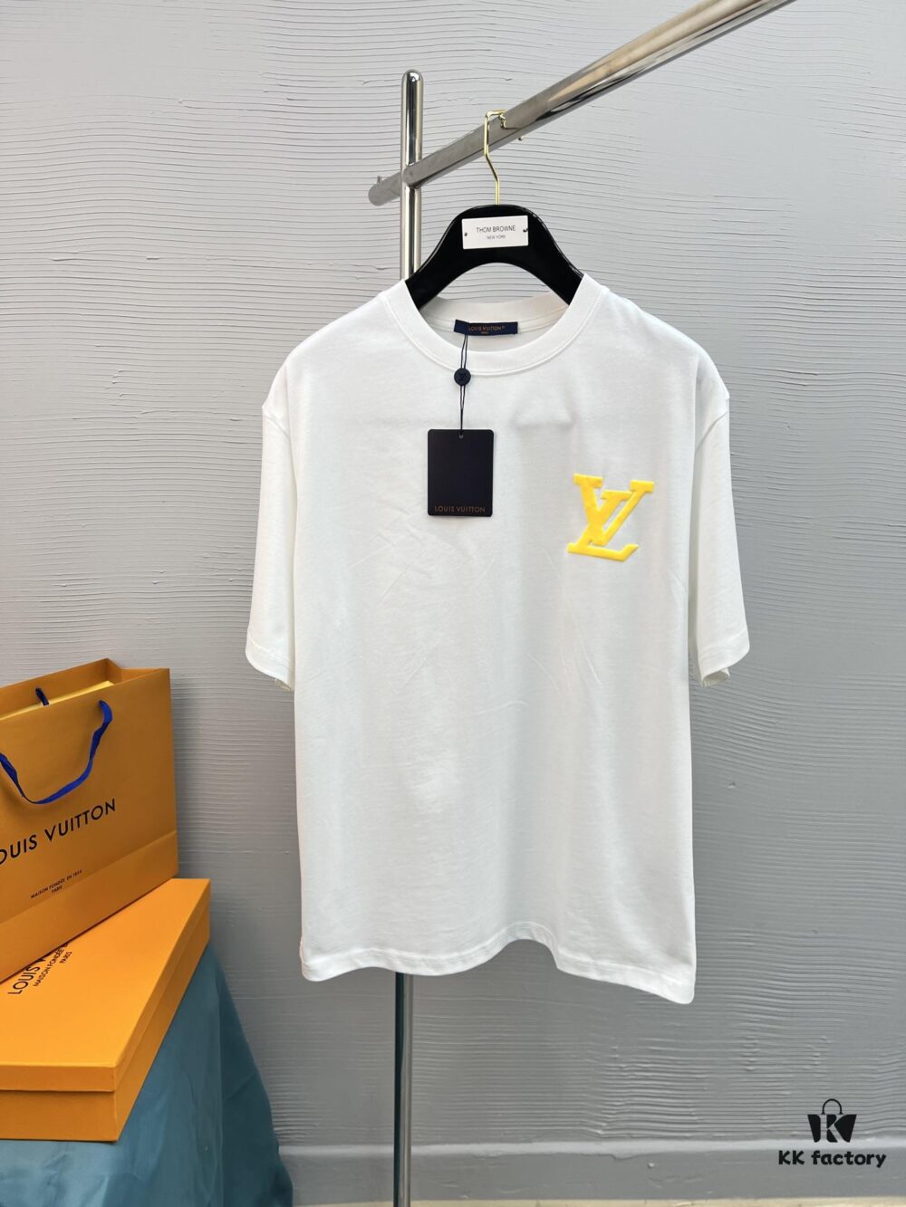 69310e15908475d562cd8ecf High-Quality LV 25SS Classic Color T-Shirt New Arrival! This vibrant and youthful design is full of energy, featuring the latest season's signature bear series. Crafted with premium 280g 100% cotton fabric and advanced printing technology for a highly dimensional color transition. Ideal for spring and summer, perfectly matches jeans, chinos, or shorts — a must-have wardrobe staple.