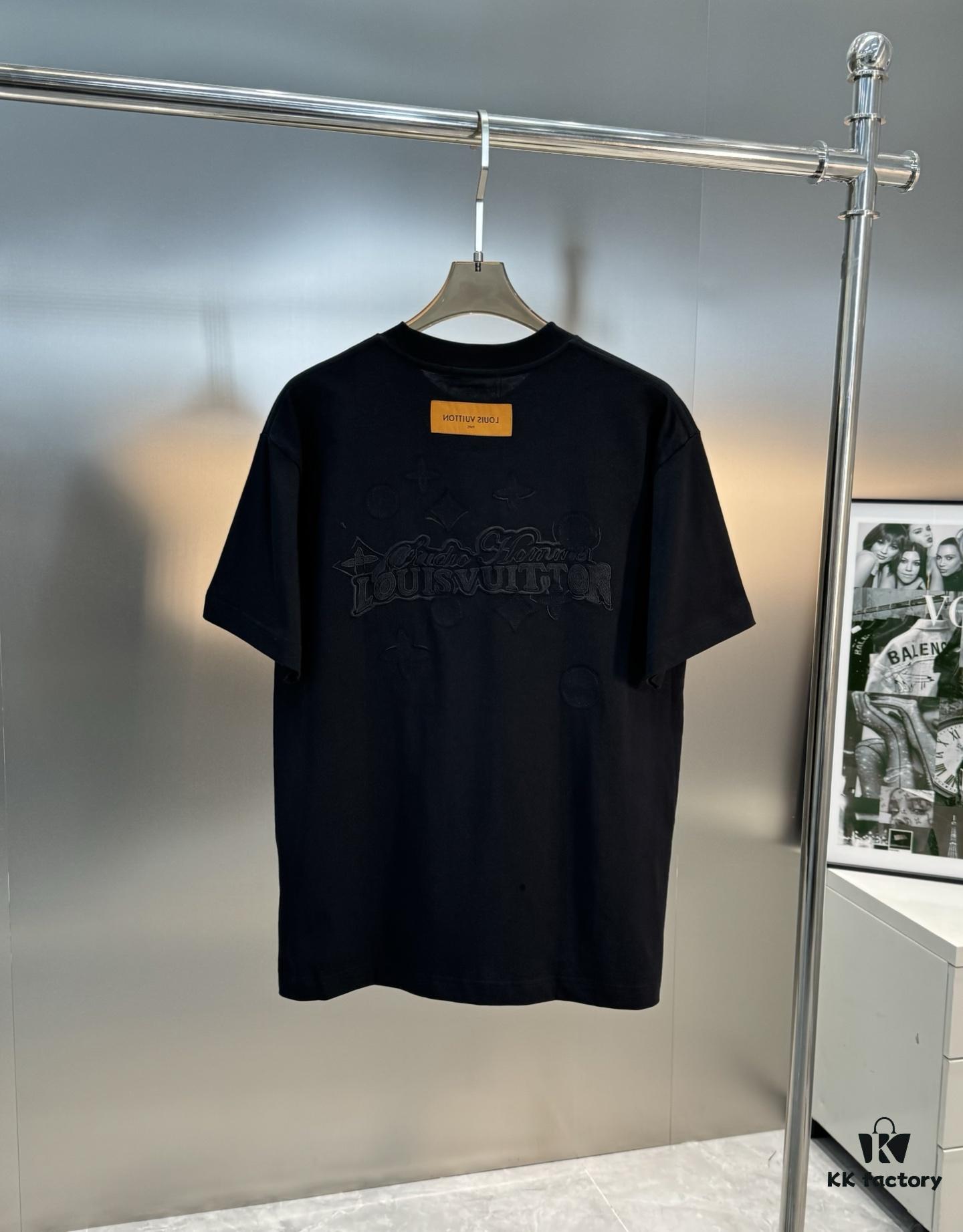 69310f51908475d562cd8f17 Donkey Brand * 25S New Arrival Unisex T-Shirt! Youthful Style with Full Embroidered Logo – Chest and Back Brand Lettering in Matching Thread Color, Modern Streetwear with Sunny Vibes! Premium Heavyweight 260g 100% Cotton Fabric, Reinforced Collar Ribbing, Clean Shoulder Stitching, Complete Triple Labeling. Colors: Black, White. European Size: S, M, L, XL (Recommended Size M for Height 175cm / Weight 70kg)