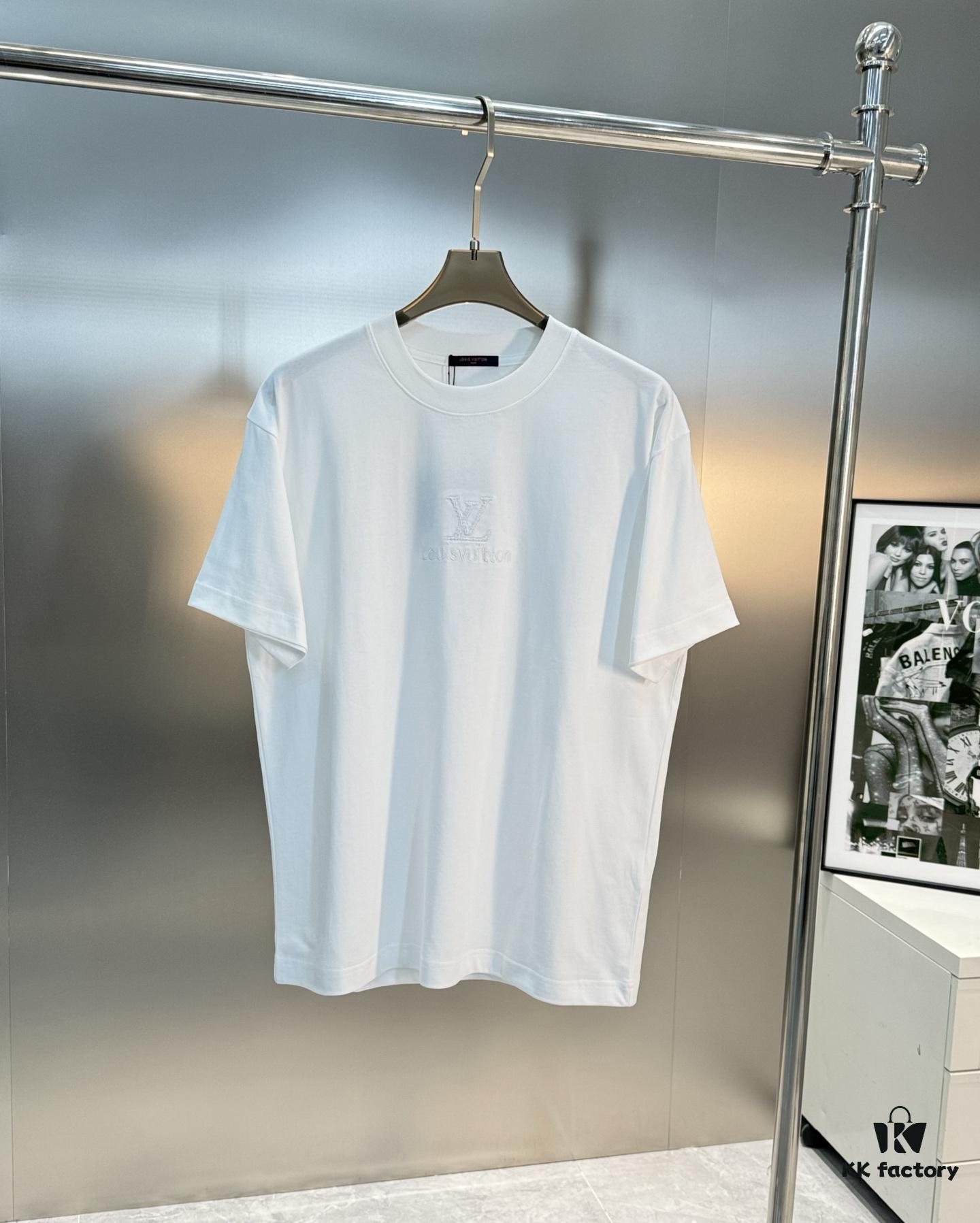 69310f54908475d562cd8f18 Donkey Brand * 25S New Arrival Unisex T-Shirt! Youthful Style with Full Embroidered Logo – Chest and Back Brand Lettering in Matching Thread Color, Modern Streetwear with Sunny Vibes! Premium Heavyweight 260g 100% Cotton Fabric, Reinforced Collar Ribbing, Clean Shoulder Stitching, Complete Triple Labeling. Colors: Black, White. European Size: S, M, L, XL (Recommended Size M for Height 175cm / Weight 70kg)