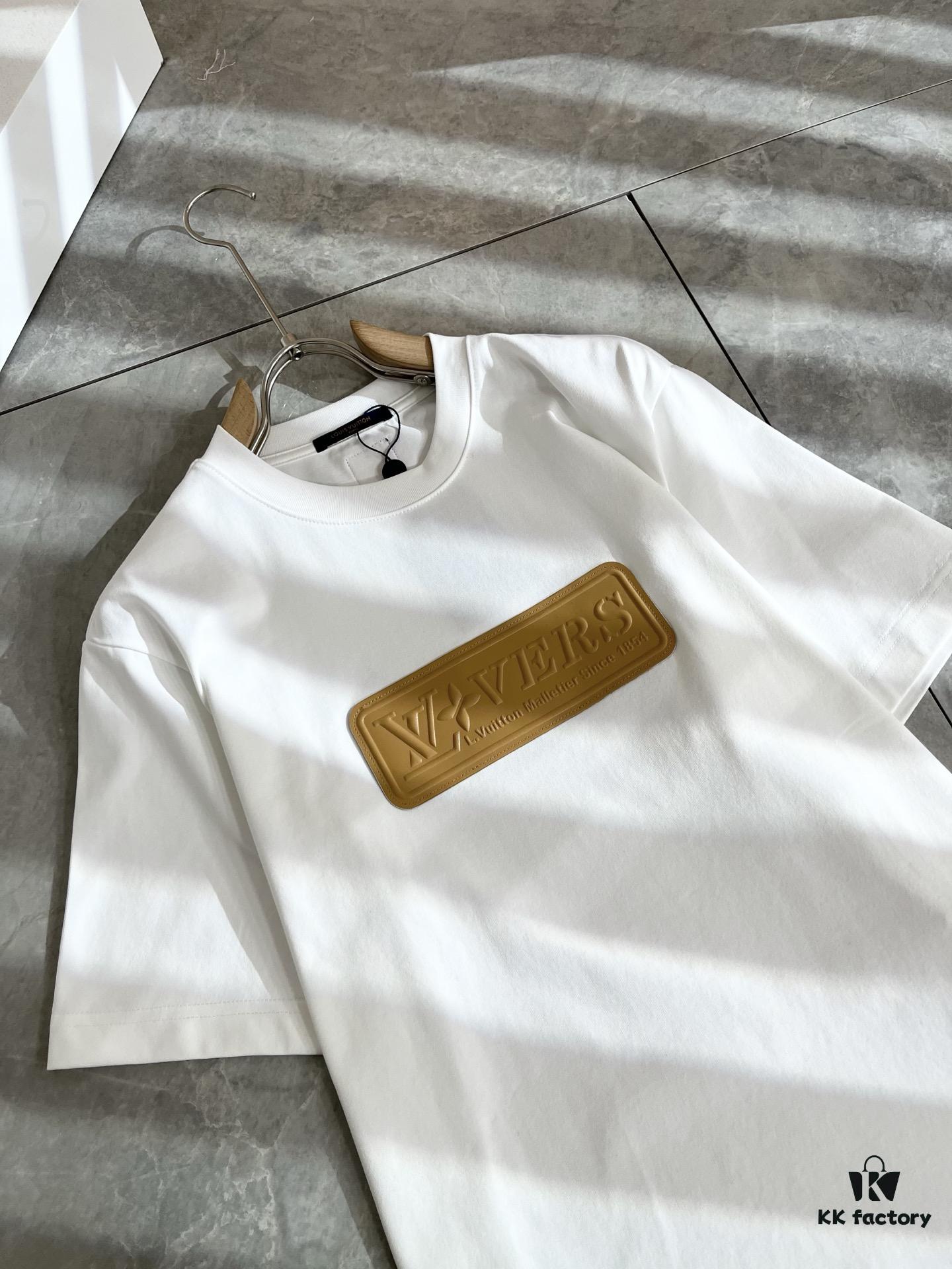 69310f6b908475d562cd8f21 LouisVuitt Men and Women's Short-Sleeve T-Shirt with Logo Leather Patch - 2025 Spring/Summer New Arrival