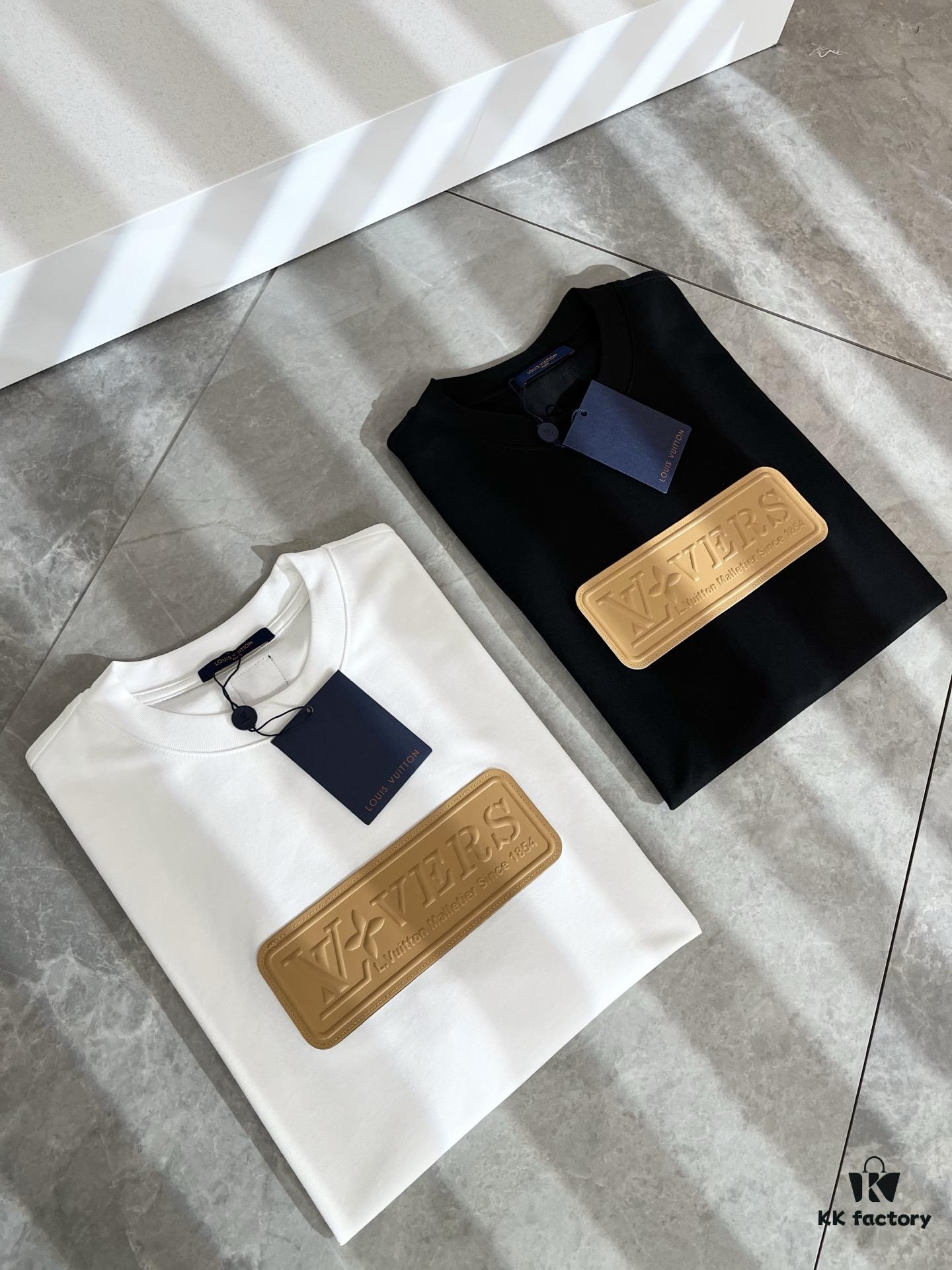 69310f77908475d562cd8f25 LouisVuitt Men and Women's Short-Sleeve T-Shirt with Logo Leather Patch - 2025 Spring/Summer New Arrival