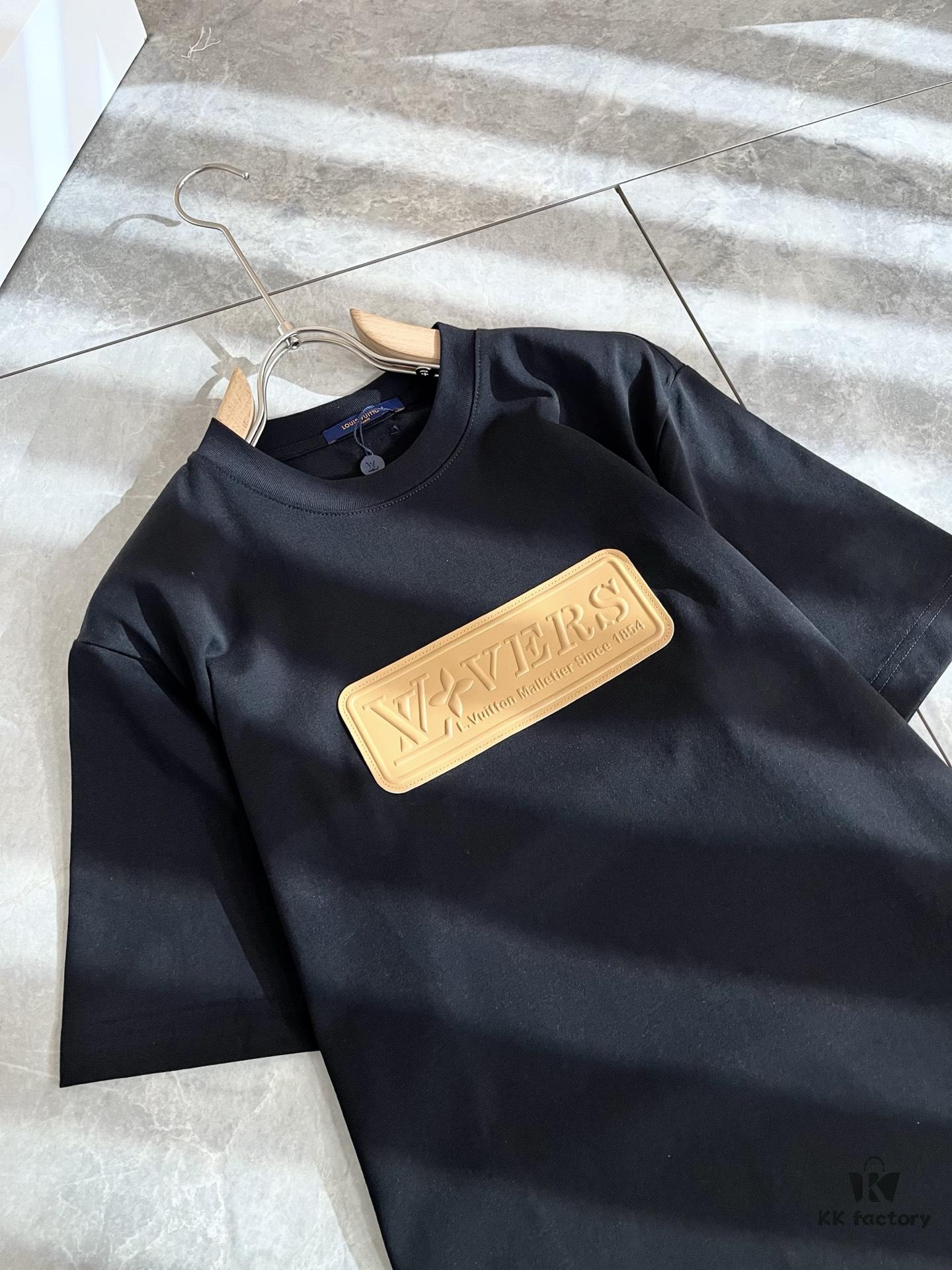 69310f83908475d562cd8f2a LouisVuitt Men and Women's Short Sleeve T-Shirt, 2025 Spring/Summer New Arrival, Logo-Print Leather Trimmed Unisex Tee