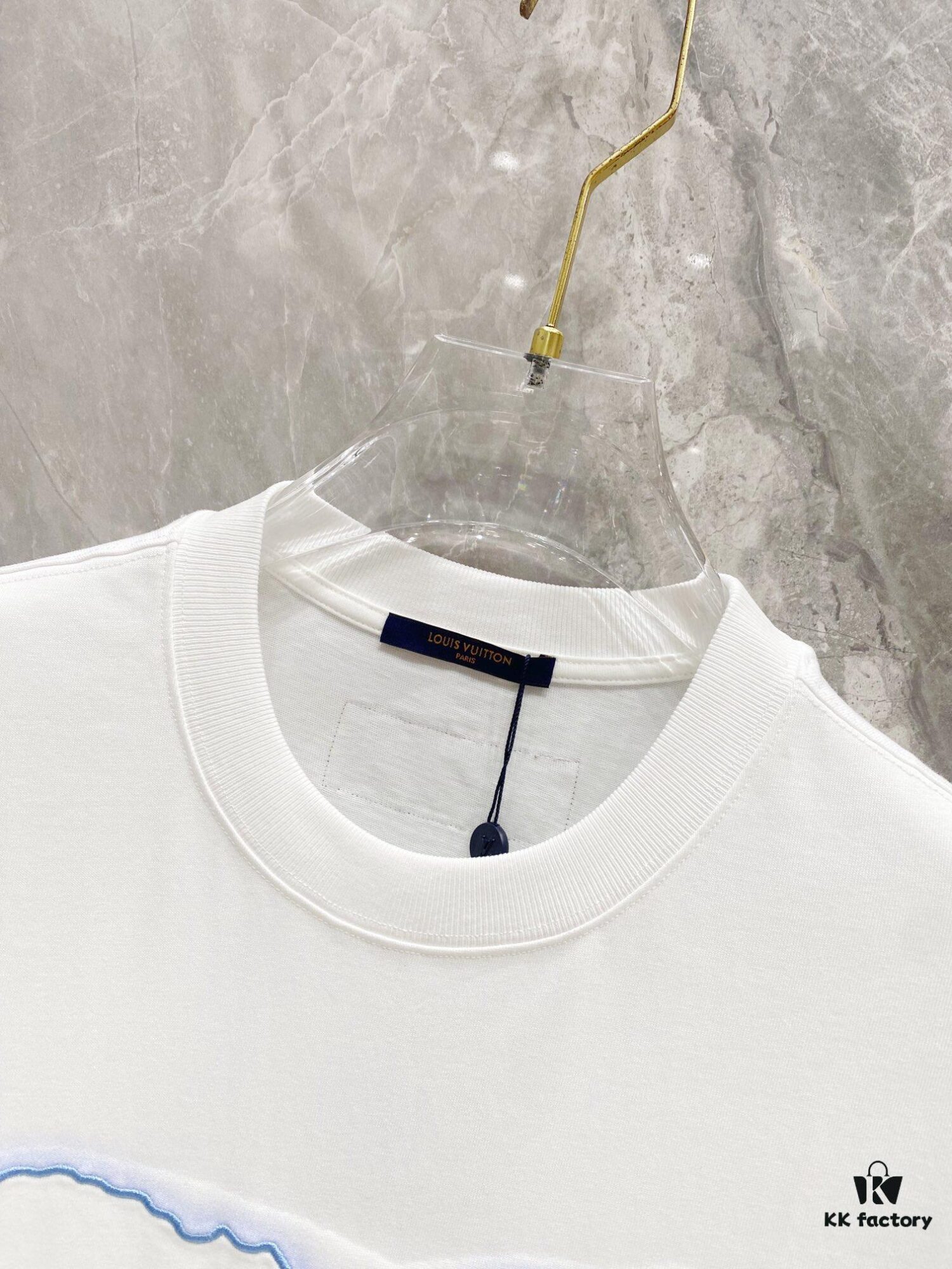 69310fbd908475d562cd8f30 1V 25SS Spring New Arrival T-Shirt! 260g High-Density Cloud-Embroidered Cotton Fabric, Comfortable to Wear. Minimalist Design, Fashionable and Trendy. Slightly Loose Fit for Casual Comfort, Suitable for Various Occasions. Whether Shopping, Hanging Out with Friends, or Relaxing, This T-Shirt Adds Style and Personality to Your Look.
