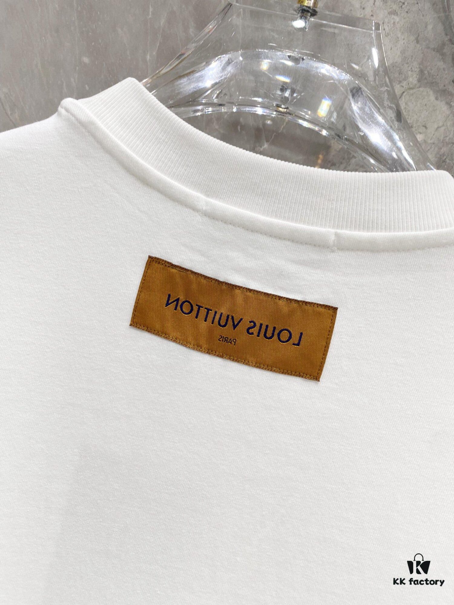 69310fed908475d562cd8f38 1V 25SS Spring New Arrival T-Shirt! 260g High-Density Cloud-Embroidered Cotton Fabric, Comfortable to Wear. Minimalist Design, Fashionable and Trendy. Slightly Loose Fit for Casual Comfort, Suitable for Various Occasions. Whether Shopping, Hanging Out with Friends, or Relaxing, This T-Shirt Adds Style and Personality to Your Look.