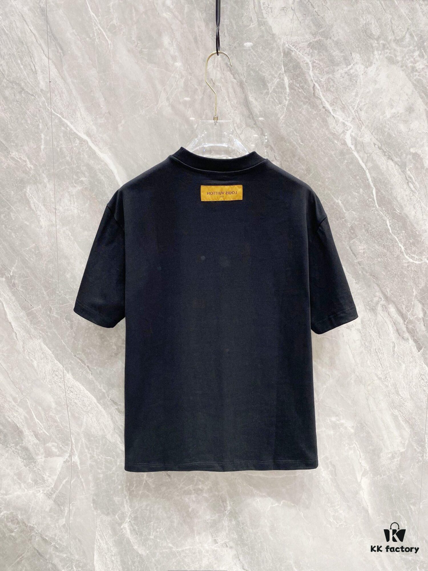 69311054908475d562cd8f41 1V 25SS Spring Collection New Arrival T-Shirt! 260g High-Grammage Cloud Embroidered Cotton Fabric, Comfortable Wear. Minimalist Design, Fashion-Forward Style. Slightly Loose Fit for Casual Comfort, Suitable for Various Occasions. Whether for Shopping, Gatherings or Leisure Time, This T-Shirt Adds a Touch of Fashion and Personality.